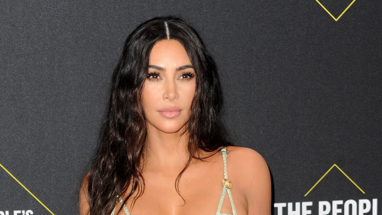 Kim Kardashian | &#x3A4;&#x3BF; &#x3C7;&#x3B9;&#x3BF;&#x3C5;&#x3BC;&#x3BF;&#x3C1;&#x3B9;&#x3C3;&#x3C4;&#x3B9;&#x3BA;&#x3CC; &#x3B2;&#x3AF;&#x3BD;&#x3C4;&#x3B5;&#x3BF; &#x3BC;&#x3B5; &#x3C4;&#x3B7; Mariah Carey &#x3BA;&#x3B1;&#x3B9; &#x3C4;&#x3B9;&#x3C2; &#x3BA;&#x3CC;&#x3C1;&#x3B5;&#x3C2; &#x3C4;&#x3BF;&#x3C5;&#x3C2; &#x3C3;&#x3C4;&#x3BF; TikTok