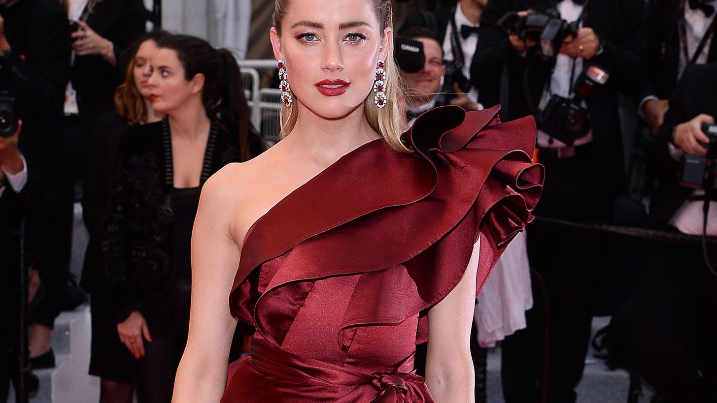 Amber Heard | &#x3A3;&#x3CD;&#x3BC;&#x3C6;&#x3C9;&#x3BD;&#x3B1; &#x3BC;&#x3B5; &#x3C4;&#x3BF;&#x3C5;&#x3C2; &#x3B5;&#x3C0;&#x3B9;&#x3C3;&#x3C4;&#x3AE;&#x3BC;&#x3BF;&#x3BD;&#x3B5;&#x3C2; &#x3AD;&#x3C7;&#x3B5;&#x3B9; &#x3AD;&#x3BD;&#x3B1; &#x3B1;&#x3C0;&#x3CC; &#x3C4;&#x3B1; &#x3C0;&#x3B9;&#x3BF; &#x3CC;&#x3BC;&#x3BF;&#x3C1;&#x3C6;&#x3B1; &#x3C0;&#x3C1;&#x3CC;&#x3C3;&#x3C9;&#x3C0;&#x3B1; &#x3C3;&#x3C4;&#x3BF;&#x3BD; &#x3BA;&#x3CC;&#x3C3;&#x3BC;&#x3BF;