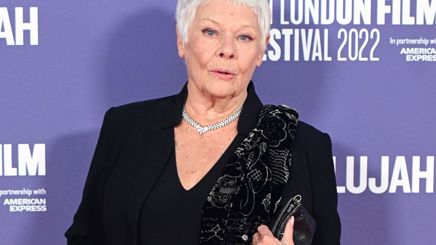 Judi Dench | &#x397; &#x3C3;&#x3C4;&#x3B9;&#x3B3;&#x3BC;&#x3AE; &#x3C0;&#x3BF;&#x3C5; &#x3C4;&#x3C1;&#x3B1;&#x3B3;&#x3BF;&#x3CD;&#x3B4;&#x3B7;&#x3C3;&#x3B5; Abba &#x3C3;&#x3B5; &#x3A0;&#x3C1;&#x3C9;&#x3C4;&#x3BF;&#x3C7;&#x3C1;&#x3BF;&#x3BD;&#x3B9;&#x3AC;&#x3C4;&#x3B9;&#x3BA;&#x3BF; &#x3C1;&#x3B5;&#x3B2;&#x3B5;&#x3B3;&#x3B9;&#x3CC;&#x3BD;