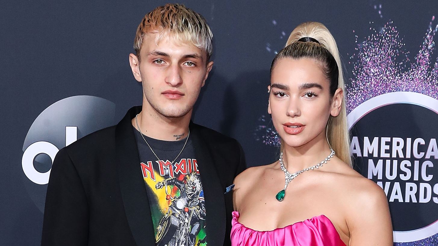 Dua Lipa | &#x39F;&#x3B9; &#x3C4;&#x3C1;&#x3C5;&#x3C6;&#x3B5;&#x3C1;&#x3AD;&#x3C2; &#x3B5;&#x3C5;&#x3C7;&#x3AD;&#x3C2; &#x3C3;&#x3C4;&#x3BF; &#x3C3;&#x3CD;&#x3BD;&#x3C4;&#x3C1;&#x3BF;&#x3C6;&#x3CC; &#x3C4;&#x3B7;&#x3C2;, Anwar Hadid &#x3B3;&#x3B9;&#x3B1; &#x3C4;&#x3B1; &#x3B3;&#x3B5;&#x3BD;&#x3AD;&#x3B8;&#x3BB;&#x3B9;&#x3AC; &#x3C4;&#x3BF;&#x3C5;
