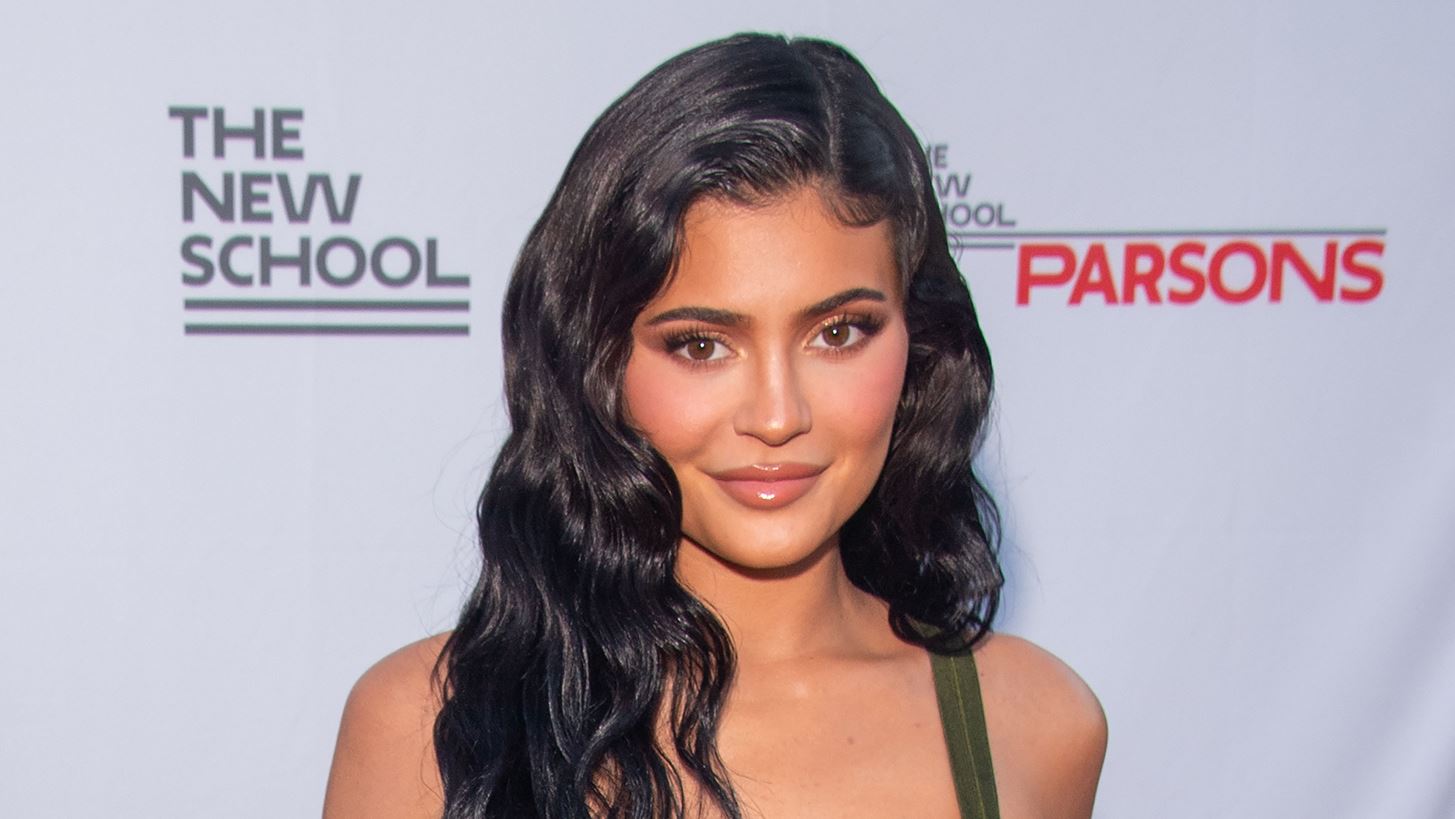 &#x397; Kylie Jenner &#x3B1;&#x3C0;&#x3BF;&#x3BA;&#x3AC;&#x3BB;&#x3C5;&#x3C8;&#x3B5; &#x3C4;&#x3B9;&#x3C2; &#x3B1;&#x3BB;&#x3BB;&#x3B1;&#x3B3;&#x3AD;&#x3C2; &#x3C0;&#x3BF;&#x3C5; &#x3AD;&#x3C7;&#x3B5;&#x3B9; &#x3BA;&#x3AC;&#x3BD;&#x3B5;&#x3B9; &#x3C3;&#x3C4;&#x3BF; &#x3C0;&#x3C1;&#x3CC;&#x3C3;&#x3C9;&#x3C0;&#x3CC; &#x3C4;&#x3B7;&#x3C2;