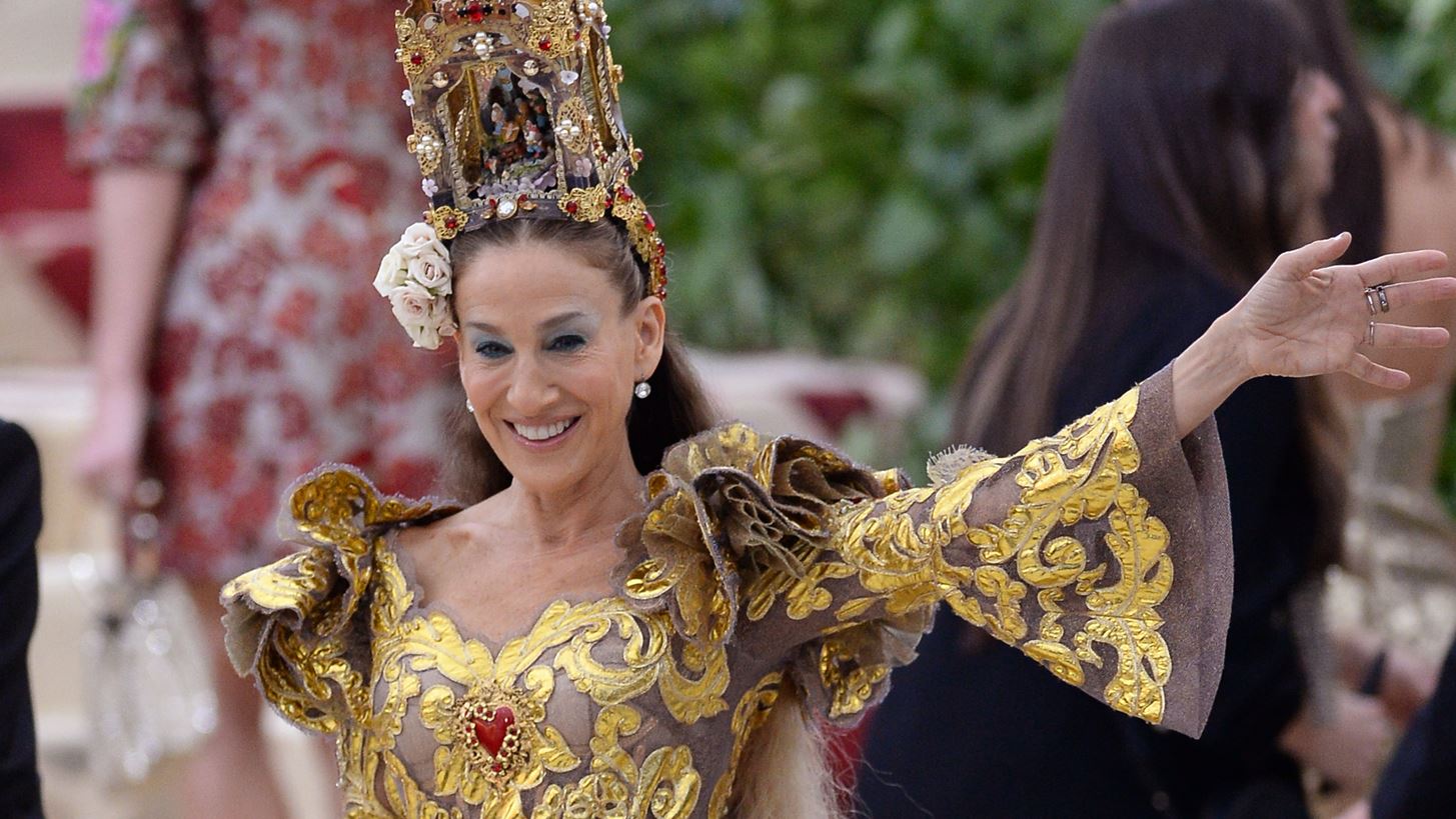 Sarah Jessica Parker | &#x391;&#x3C0;&#x3BF;&#x3BA;&#x3AC;&#x3BB;&#x3C5;&#x3C8;&#x3B5; &#x3C0;&#x3CC;&#x3C3;&#x3BF; &#x3C7;&#x3C1;&#x3CC;&#x3BD;&#x3BF; &#x3C7;&#x3C1;&#x3B5;&#x3B9;&#x3AC;&#x3B6;&#x3B5;&#x3C4;&#x3B1;&#x3B9; &#x3B3;&#x3B9;&#x3B1; &#x3BD;&#x3B1; &#x3B5;&#x3C4;&#x3BF;&#x3B9;&#x3BC;&#x3B1;&#x3C3;&#x3C4;&#x3B5;&#x3AF; &#x3B3;&#x3B9;&#x3B1; &#x3C4;&#x3BF; Met Gala