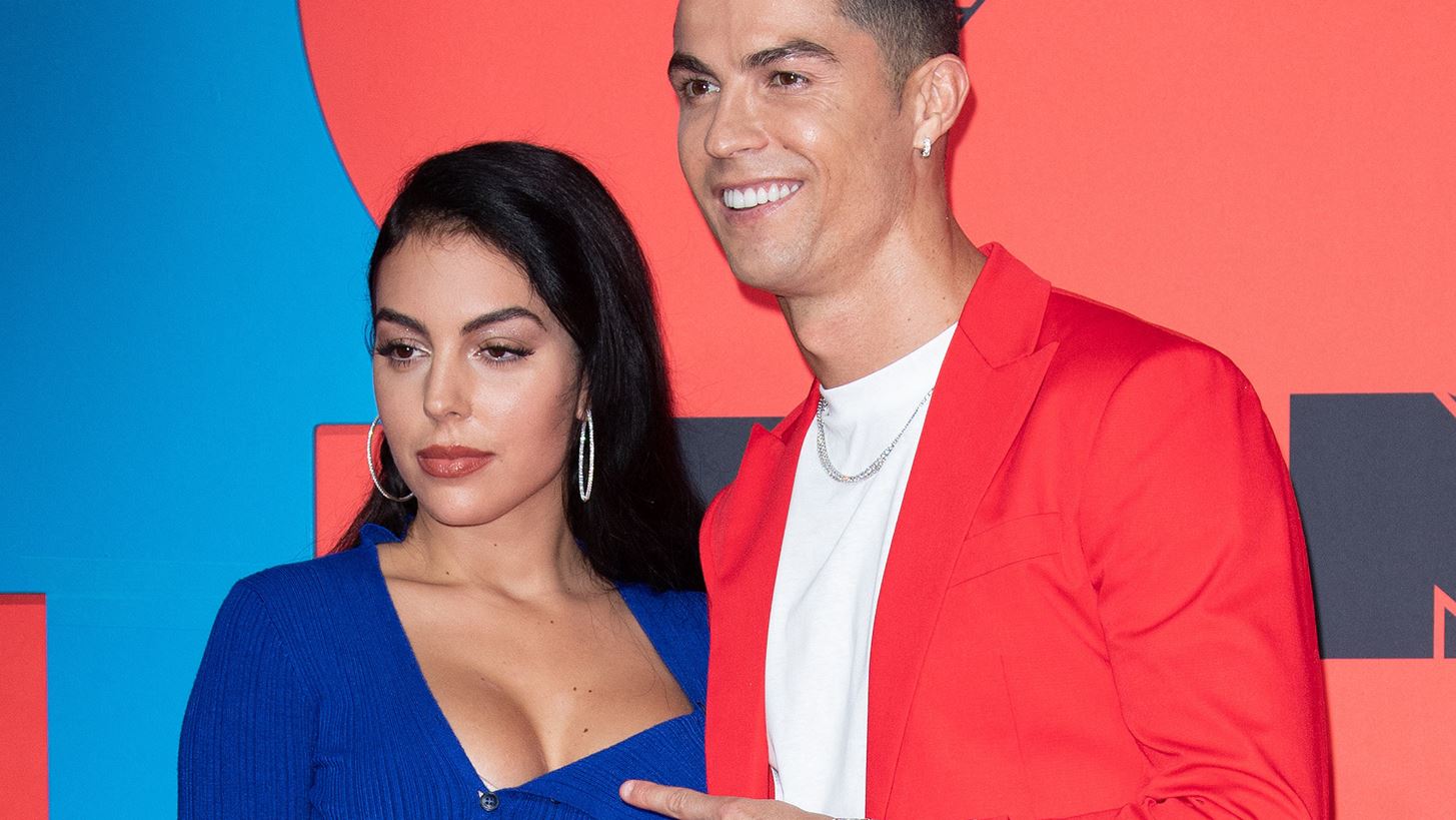 Georgina Rodriguez | &#x397; &#x3C3;&#x3CD;&#x3BD;&#x3C4;&#x3C1;&#x3BF;&#x3C6;&#x3BF;&#x3C2; &#x3C4;&#x3BF;&#x3C5; Cristiano Ronaldo &#x3B1;&#x3C0;&#x3BF;&#x3BA;&#x3AC;&#x3BB;&#x3C5;&#x3C8;&#x3B5; &#x3CC;&#x3C4;&#x3B9; &#x3B5;&#x3AF;&#x3C7;&#x3B5; &#x3C4;&#x3C1;&#x3B5;&#x3B9;&#x3C2; &#x3B1;&#x3C0;&#x3BF;&#x3B2;&#x3BF;&#x3BB;&#x3AD;&#x3C2; &#x3C0;&#x3C1;&#x3B9;&#x3BD; &#x3C4;&#x3B7;&#x3BD; &#x3B1;&#x3C0;&#x3CE;&#x3BB;&#x3B5;&#x3B9;&#x3B1; &#x3C4;&#x3BF;&#x3C5; &#x3B3;&#x3B9;&#x3BF;&#x3C5; &#x3C4;&#x3B7;&#x3C2;