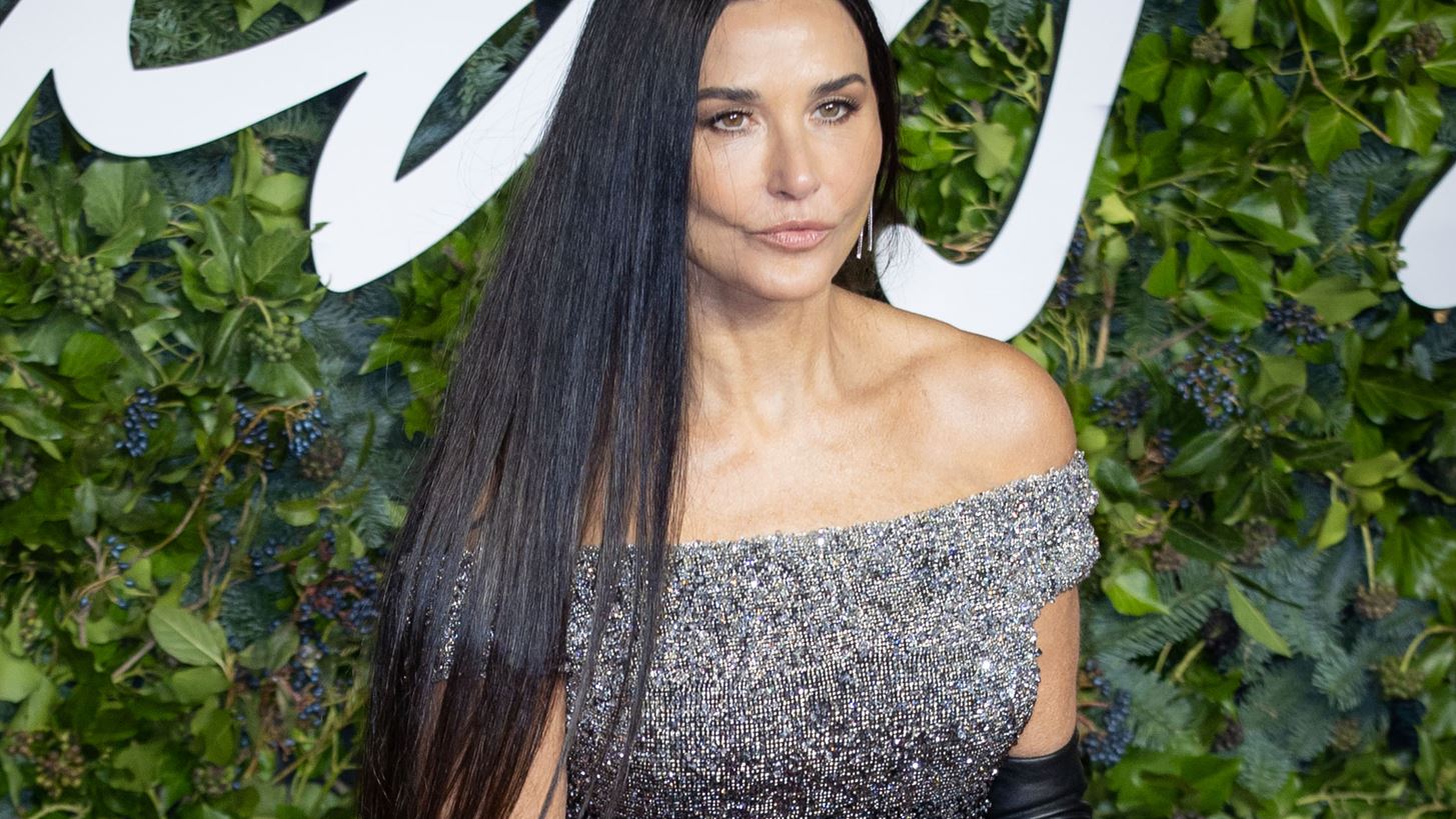 &quot;&#x392;&#x3C1;&#x3AE;&#x3BA;&#x3B1; &#x3C4;&#x3BF;&#x3BD; &#x3C0;&#x3B1;&#x3C1;&#x3AC;&#x3B4;&#x3B5;&#x3B9;&#x3C3;&#x3BF;&quot; | H Demi Moore &#x3C0;&#x3BF;&#x3B6;&#x3AC;&#x3C1;&#x3B5;&#x3B9; &#x3C3;&#x3C4;&#x3B1; 59 &#x3C4;&#x3B7;&#x3C2; &#x3BC;&#x3B5; &#x3BC;&#x3B9;&#x3BA;&#x3C1;&#x3BF;&#x3C3;&#x3BA;&#x3BF;&#x3C0;&#x3B9;&#x3BA;&#x3CC; &#x3BC;&#x3B1;&#x3CD;&#x3C1;&#x3BF; &#x3BC;&#x3C0;&#x3B9;&#x3BA;&#x3AF;&#x3BD;&#x3B9;
