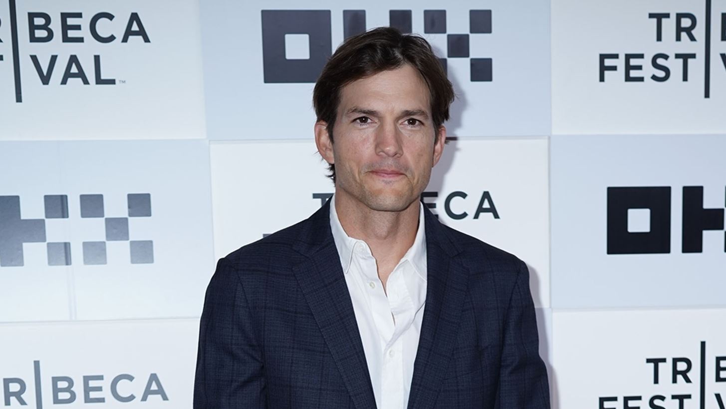 Ashton Kutcher: &quot;&#x38C;&#x3C4;&#x3B1;&#x3BD; &#x3AD;&#x3C1;&#x3C7;&#x3B5;&#x3C3;&#x3B1;&#x3B9; &#x3B1;&#x3BD;&#x3C4;&#x3B9;&#x3BC;&#x3AD;&#x3C4;&#x3C9;&#x3C0;&#x3BF;&#x3C2; &#x3BC;&#x3B5; &#x3C4;&#x3BF; &#x3B8;&#x3AC;&#x3BD;&#x3B1;&#x3C4;&#x3BF;, &#x3BA;&#x3BB;&#x3B5;&#x3B9;&#x3B4;&#x3CE;&#x3BD;&#x3B5;&#x3B9;&#x3C2; &#x3C3;&#x3C4;&#x3BF; &#x3C4;&#x3B9; &#x3B8;&#x3B1; &#x3BA;&#x3AC;&#x3BD;&#x3B5;&#x3B9;&#x3C2; &#x3C3;&#x3AE;&#x3BC;&#x3B5;&#x3C1;&#x3B1;&quot;