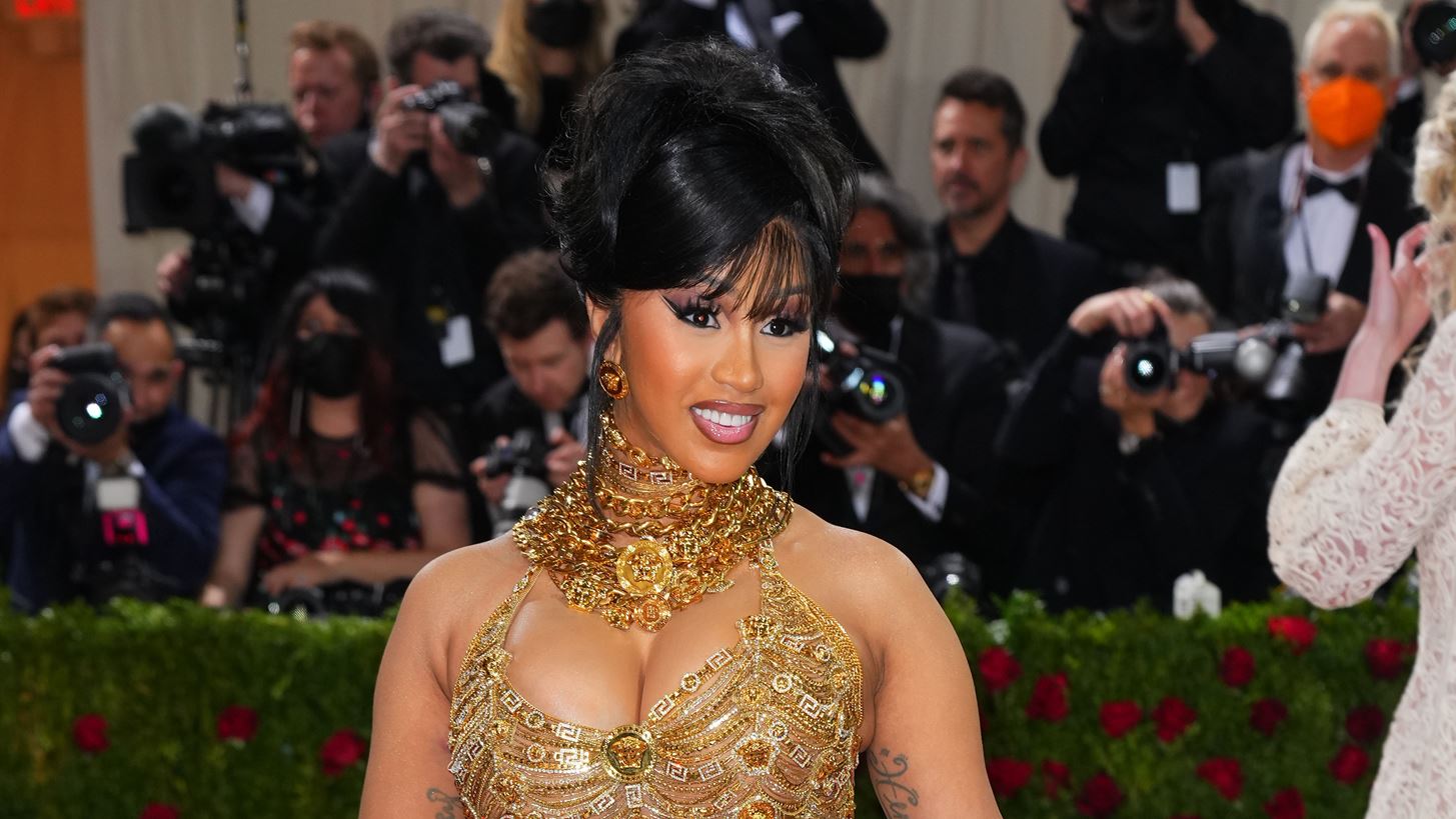 &#x397; Cardi B &#x3BC;&#x3B5; metallic &#x3B4;&#x3B7;&#x3BC;&#x3B9;&#x3BF;&#x3C5;&#x3C1;&#x3B3;&#x3AF;&#x3B1; Paco Rabanne &#x3C3;&#x3C4;&#x3B1; Grammys &#x3B3;&#x3B9;&#x3B1; &#x3BD;&#x3B1; &#x3B1;&#x3C0;&#x3BF;&#x3C4;&#x3AF;&#x3BD;&#x3B5;&#x3B9; &#x3C6;&#x3CC;&#x3C1;&#x3BF; &#x3C4;&#x3B9;&#x3BC;&#x3AE;&#x3C2; &#x3C3;&#x3C4;&#x3BF;&#x3BD; &#x3B5;&#x3BA;&#x3BB;&#x3B9;&#x3C0;&#x3CC;&#x3BD;&#x3C4;&#x3B1; &#x3C3;&#x3C7;&#x3B5;&#x3B4;&#x3B9;&#x3B1;&#x3C3;&#x3C4;&#x3AE;