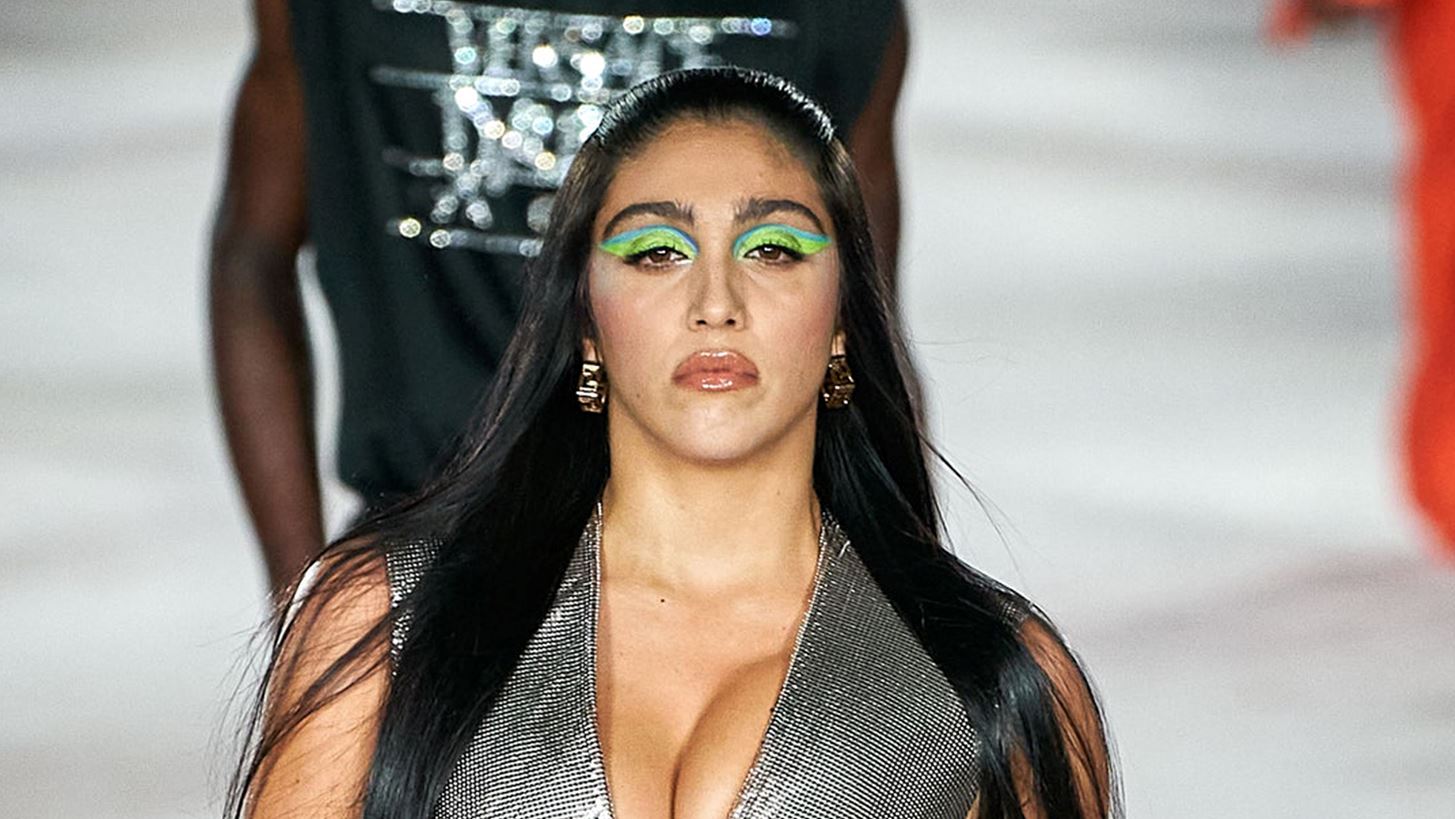 &#x397; Lourdes Leon &#x3C0;&#x3BF;&#x3B6;&#x3AC;&#x3C1;&#x3B5;&#x3B9; &#x3BC;&#x3B5; &#x3C3;&#x3BF;&#x3CD;&#x3C0;&#x3B5;&#x3C1; &#x3C3;&#x3AD;&#x3BE;&#x3B9; &#x3B5;&#x3C3;&#x3CE;&#x3C1;&#x3BF;&#x3C5;&#x3C7;&#x3B1; &#x3C3;&#x3C4;&#x3B7; &#x3BD;&#x3AD;&#x3B1; &#x3BA;&#x3B1;&#x3BC;&#x3C0;&#x3AC;&#x3BD;&#x3B9;&#x3B1; Savage x Fenty
