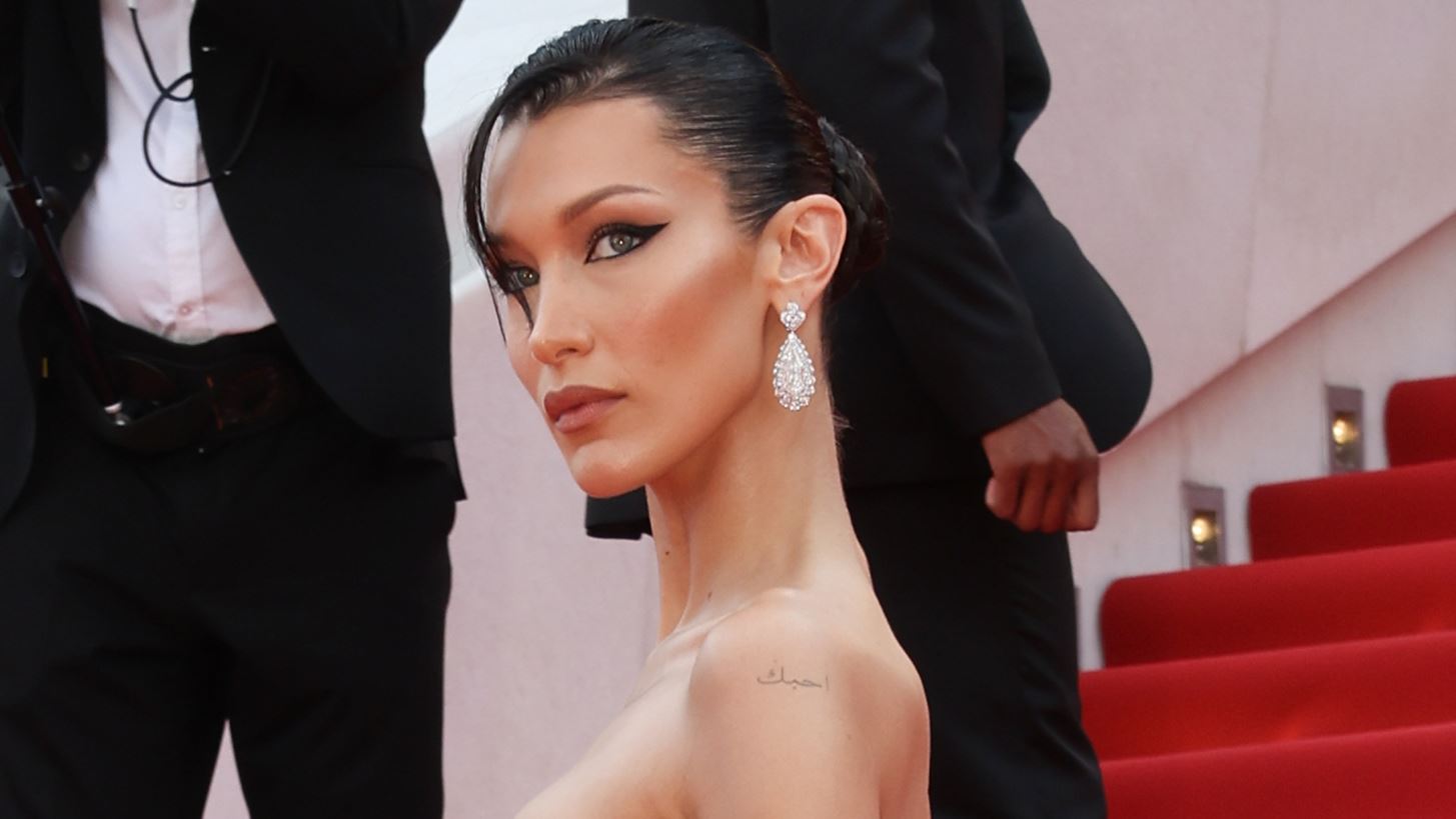 Bella Hadid | &#x3A4;&#x3B9; &#x3C3;&#x3C5;&#x3BD;&#x3AD;&#x3B2;&#x3B7; &#x3BA;&#x3B1;&#x3B9; &#x3C0;&#x3B1;&#x3C1;&#x3B1;&#x3BB;&#x3AF;&#x3B3;&#x3BF; &#x3BD;&#x3B1; &#x3BC;&#x3B7;&#x3BD; &#x3B5;&#x3BC;&#x3C6;&#x3B1;&#x3BD;&#x3B9;&#x3C3;&#x3C4;&#x3B5;&#x3AF; &#x3C3;&#x3C4;&#x3BF; &#x3C3;&#x3CC;&#x3BF;&#x3C5; &#x3C4;&#x3BF;&#x3C5; &#x3BF;&#x3AF;&#x3BA;&#x3BF;&#x3C5; Balenciaga