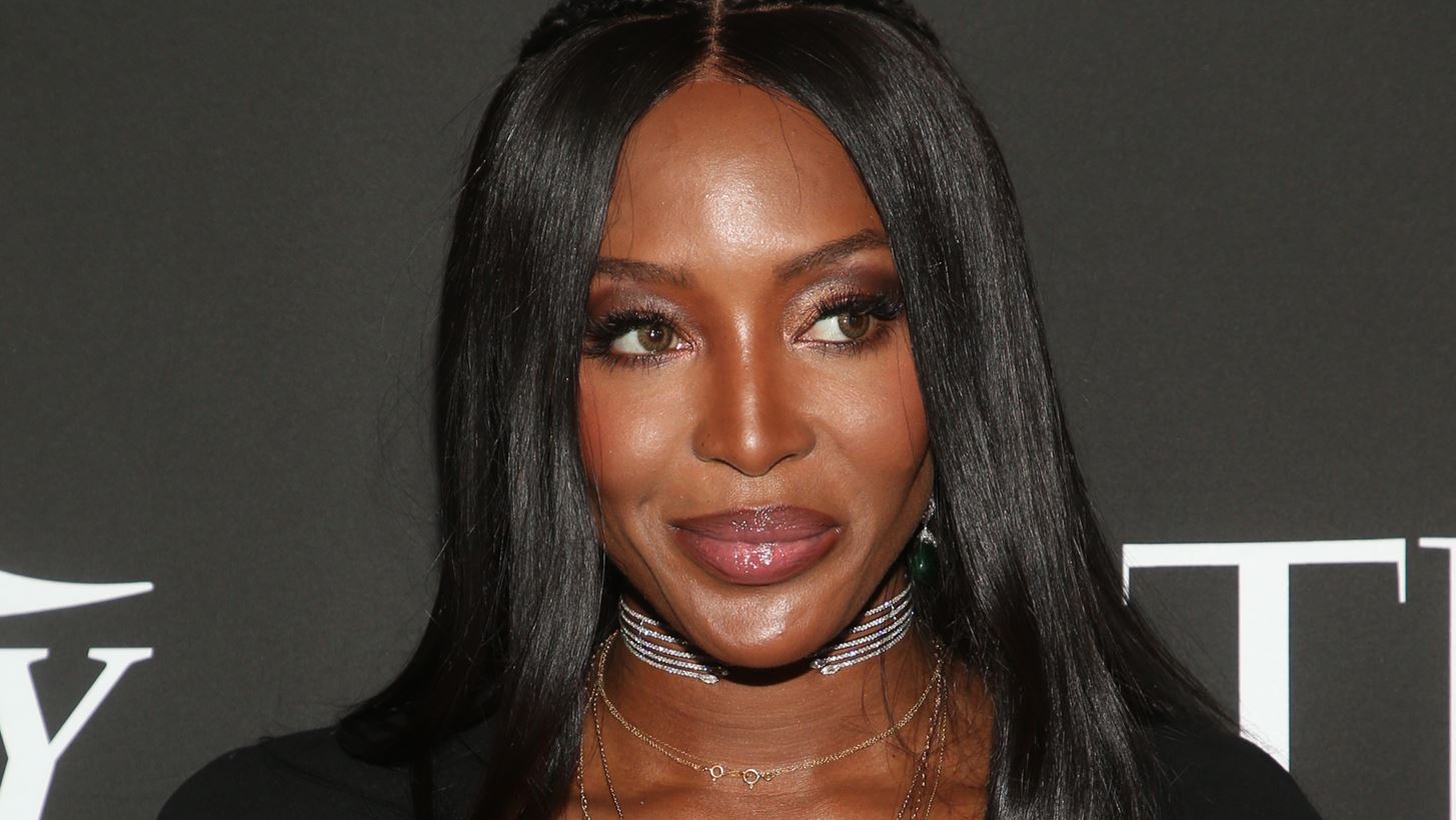 &#x3A4;&#x3BF; &#x3B4;&#x3B5;&#x3AF;&#x3C0;&#x3BD;&#x3BF; &#x3C4;&#x3B7;&#x3C2; Naomi Campbell &#x3C3;&#x3C4;&#x3BF; &#x3A0;&#x3B1;&#x3C1;&#x3AF;&#x3C3;&#x3B9; &#x3BC;&#x3B5; &#x3C4;&#x3B7; &#x3A4;&#x3B6;&#x3AD;&#x3BD;&#x3B7; &#x39C;&#x3C0;&#x3B1;&#x3BB;&#x3B1;&#x3C4;&#x3C3;&#x3B9;&#x3BD;&#x3BF;&#x3CD; &#x3BA;&#x3B1;&#x3B9; &#x3C4;&#x3BF;&#x3BD; &#x392;&#x3B1;&#x3C3;&#x3AF;&#x3BB;&#x3B7; &#x39A;&#x3B9;&#x3BA;&#x3AF;&#x3BB;&#x3B9;&#x3B1;
