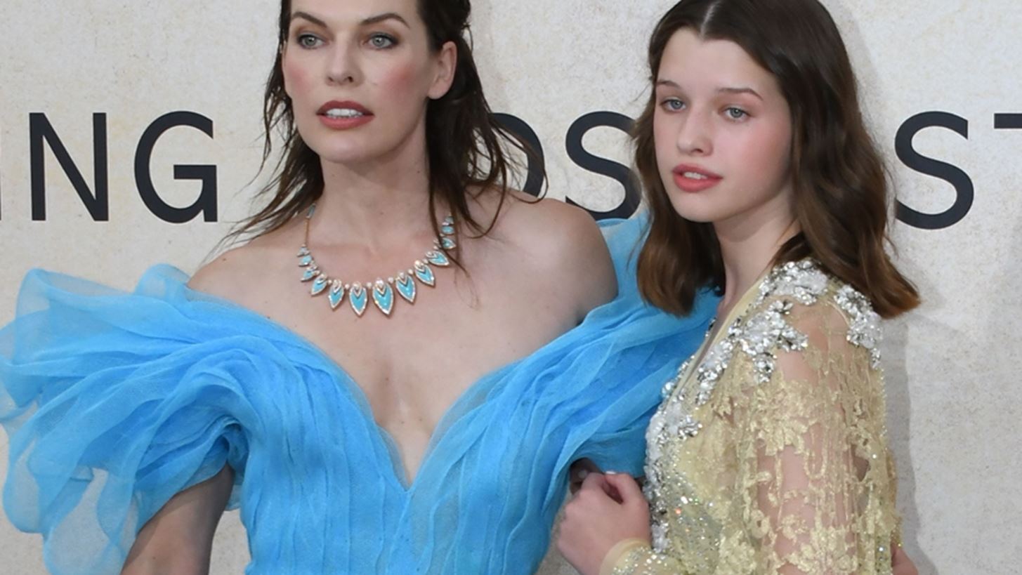 Milla Jovovich | &#x397; &#x3C0;&#x3C1;&#x3CE;&#x3C4;&#x3B7; &#x3C6;&#x3C9;&#x3C4;&#x3BF;&#x3B3;&#x3C1;&#x3AC;&#x3C6;&#x3B9;&#x3C3;&#x3B7; &#x3C4;&#x3B7;&#x3C2; 15&#x3C7;&#x3C1;&#x3BF;&#x3BD;&#x3B7;&#x3C2; &#x3BA;&#x3CC;&#x3C1;&#x3B7;&#x3C2; &#x3C4;&#x3B7;&#x3C2;, Ever, &#x3B3;&#x3B9;&#x3B1; &#x3B5;&#x3BE;&#x3CE;&#x3C6;&#x3C5;&#x3BB;&#x3BB;&#x3BF; &#x3C0;&#x3B5;&#x3C1;&#x3B9;&#x3BF;&#x3B4;&#x3B9;&#x3BA;&#x3BF;&#x3CD;