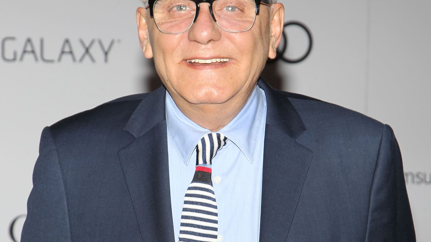 &#x388;&#x3C6;&#x3C5;&#x3B3;&#x3B5; &#x3B1;&#x3C0;&#x3CC; &#x3C4;&#x3B7; &#x3B6;&#x3C9;&#x3AE; &#x3BF; &#x3C3;&#x3C7;&#x3B5;&#x3B4;&#x3B9;&#x3B1;&#x3C3;&#x3C4;&#x3AE;&#x3C2; Max Azria