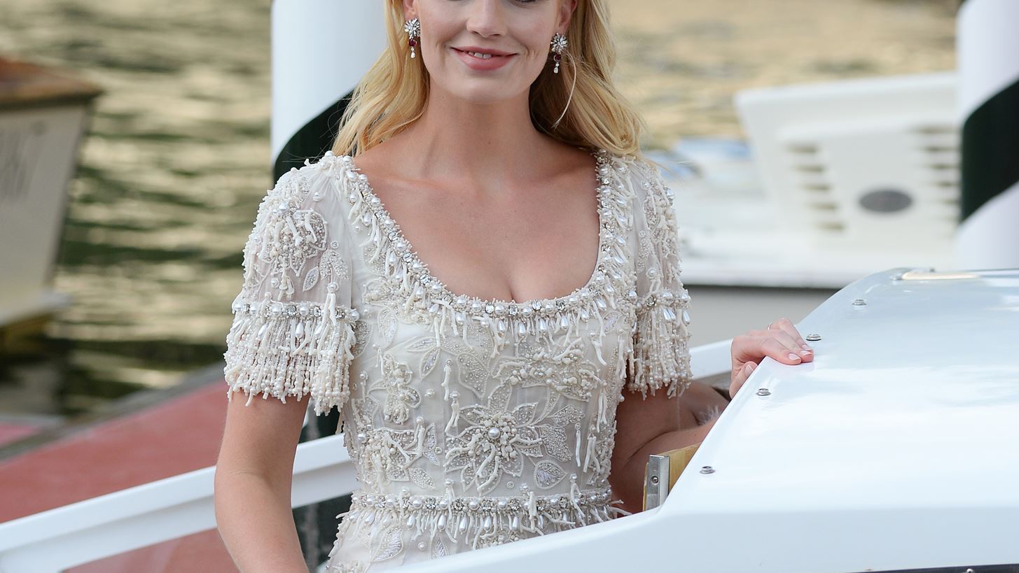 Kitty Spencer | &#x39C;&#x3B5; &#x3B4;&#x3CD;&#x3BF; &#x3BB;&#x3B1;&#x3BC;&#x3C0;&#x3B5;&#x3C1;&#x3AC; &#x3C6;&#x3BF;&#x3C1;&#x3AD;&#x3BC;&#x3B1;&#x3C4;&#x3B1; &#x3BA;&#x3B1;&#x3B9; &#x3B5;&#x3BD;&#x3C4;&#x3C5;&#x3C0;&#x3C9;&#x3C3;&#x3B9;&#x3B1;&#x3BA;&#x3AC; &#x3BA;&#x3BF;&#x3C3;&#x3BC;&#x3AE;&#x3BC;&#x3B1;&#x3C4;&#x3B1; &#x3C3;&#x3C4;&#x3B7;&#x3BD; &#x3B5;&#x3C0;&#x3AF;&#x3B4;&#x3B5;&#x3B9;&#x3BE;&#x3B7; &#x3C4;&#x3C9;&#x3BD; Dolce&amp;Gabbana