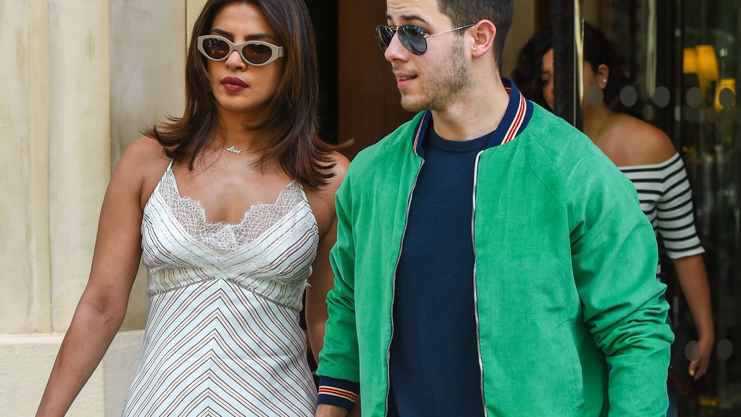 Priyanka Chopra - Nick Jonas | &#x39C;&#x3BF;&#x3B9;&#x3C1;&#x3AC;&#x3C3;&#x3C4;&#x3B7;&#x3BA;&#x3B1;&#x3BD; &#x3C4;&#x3B7;&#x3BD; &#x3C0;&#x3C1;&#x3CE;&#x3C4;&#x3B7; &#x3C6;&#x3C9;&#x3C4;&#x3BF;&#x3B3;&#x3C1;&#x3B1;&#x3C6;&#x3AF;&#x3B1; &#x3C4;&#x3B7;&#x3C2; &#x3BA;&#x3CC;&#x3C1;&#x3B7;&#x3C2; &#x3C4;&#x3BF;&#x3C5;&#x3C2;
