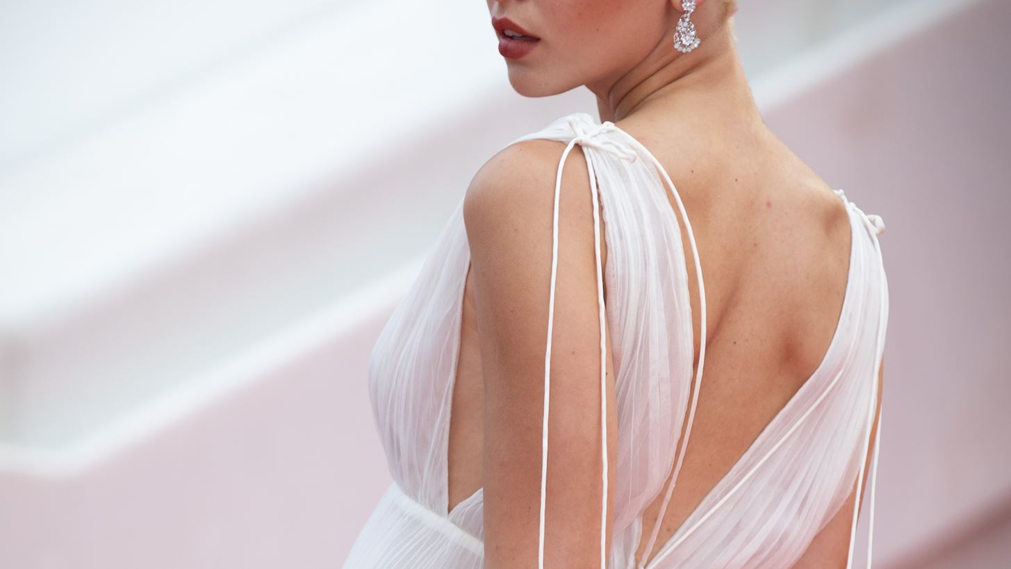 Iris Law | &#x39C;&#x3B5; grecian chic look &#x3C3;&#x3C4;&#x3BF; &#x3BA;&#x3CC;&#x3BA;&#x3BA;&#x3B9;&#x3BD;&#x3BF; &#x3C7;&#x3B1;&#x3BB;&#x3AF; &#x3C3;&#x3C4;&#x3B9;&#x3C2; &#x39A;&#x3AC;&#x3BD;&#x3BD;&#x3B5;&#x3C2;