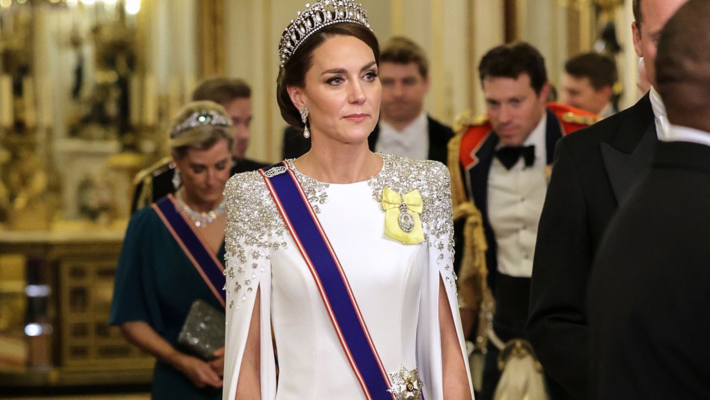 Kate Middleton | &#x3A4;&#x3BF; &#x3BD;&#x3AD;&#x3BF; &#x3C0;&#x3BF;&#x3C1;&#x3C4;&#x3C1;&#x3AD;&#x3C4;&#x3BF; &#x3C4;&#x3B7;&#x3C2; &#x3C0;&#x3C1;&#x3BF;&#x3BA;&#x3AC;&#x3BB;&#x3B5;&#x3C3;&#x3B5; &#x3AD;&#x3BD;&#x3C4;&#x3BF;&#x3BD;&#x3B5;&#x3C2; &#x3B1;&#x3BD;&#x3C4;&#x3B9;&#x3B4;&#x3C1;&#x3AC;&#x3C3;&#x3B5;&#x3B9;&#x3C2;