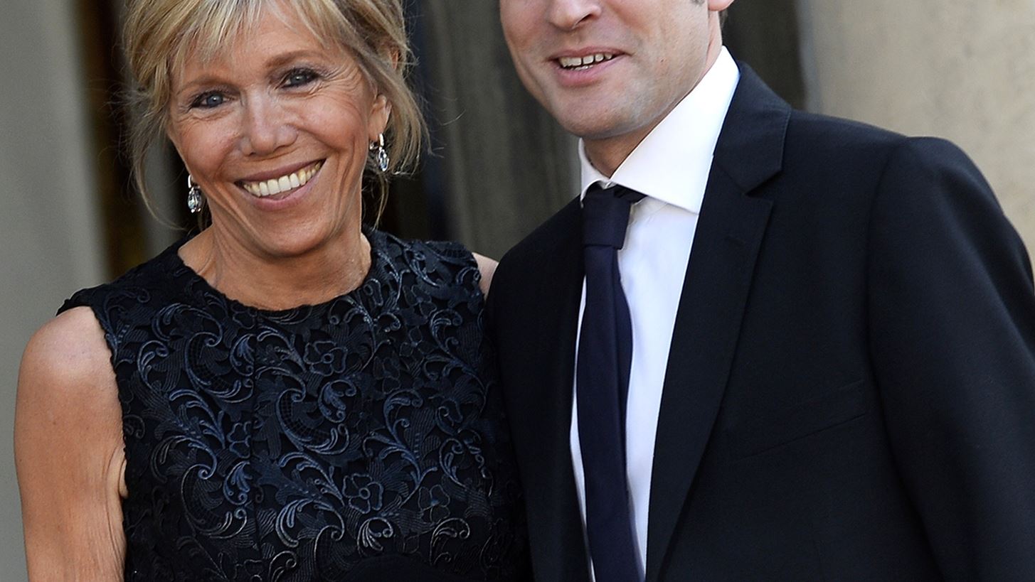 Emmanuel &amp; Brigitte Macron | &#x39F;&#x3B9; &#x3B4;&#x3B9;&#x3B1;&#x3BA;&#x3BF;&#x3C0;&#x3AD;&#x3C2; &#x3C4;&#x3BF;&#x3C5;&#x3C2; &#x3C3;&#x3C4;&#x3B7; &#x39D;&#x3CC;&#x3C4;&#x3B9;&#x3B1; &#x393;&#x3B1;&#x3BB;&#x3BB;&#x3AF;&#x3B1;