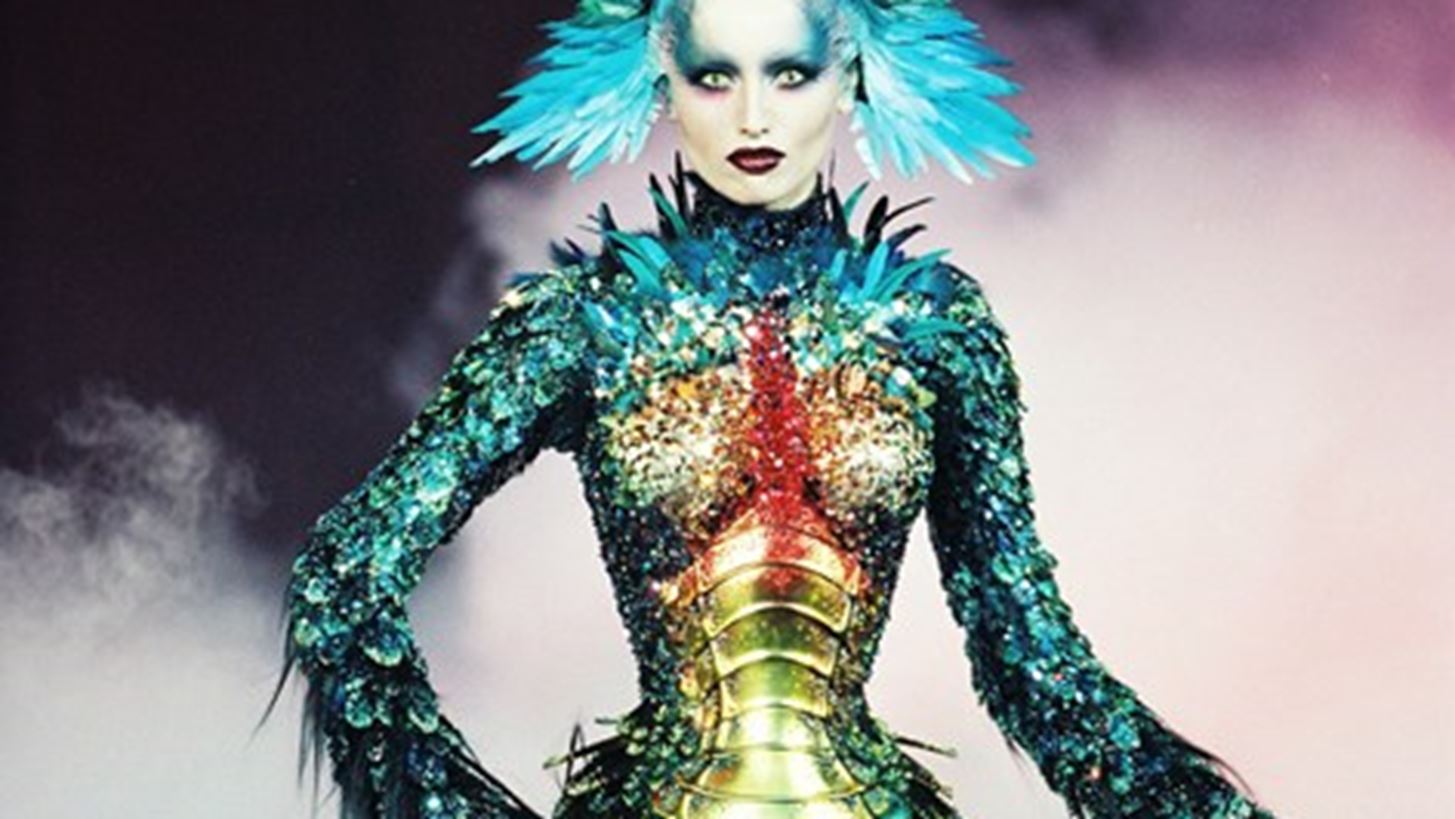 &#x39F;&#x3B9; &#x3B8;&#x3C1;&#x3C5;&#x3BB;&#x3B9;&#x3BA;&#x3AD;&#x3C2; &#x3B4;&#x3B7;&#x3BC;&#x3B9;&#x3BF;&#x3C5;&#x3C1;&#x3B3;&#x3AF;&#x3B5;&#x3C2; &#x3C4;&#x3BF;&#x3C5; Thierry Mugler &#x3C3;&#x3B5; &#x3BC;&#x3AF;&#x3B1; &#x3BC;&#x3B5;&#x3B3;&#x3AC;&#x3BB;&#x3B7; &#x3AD;&#x3BA;&#x3B8;&#x3B5;&#x3C3;&#x3B7;