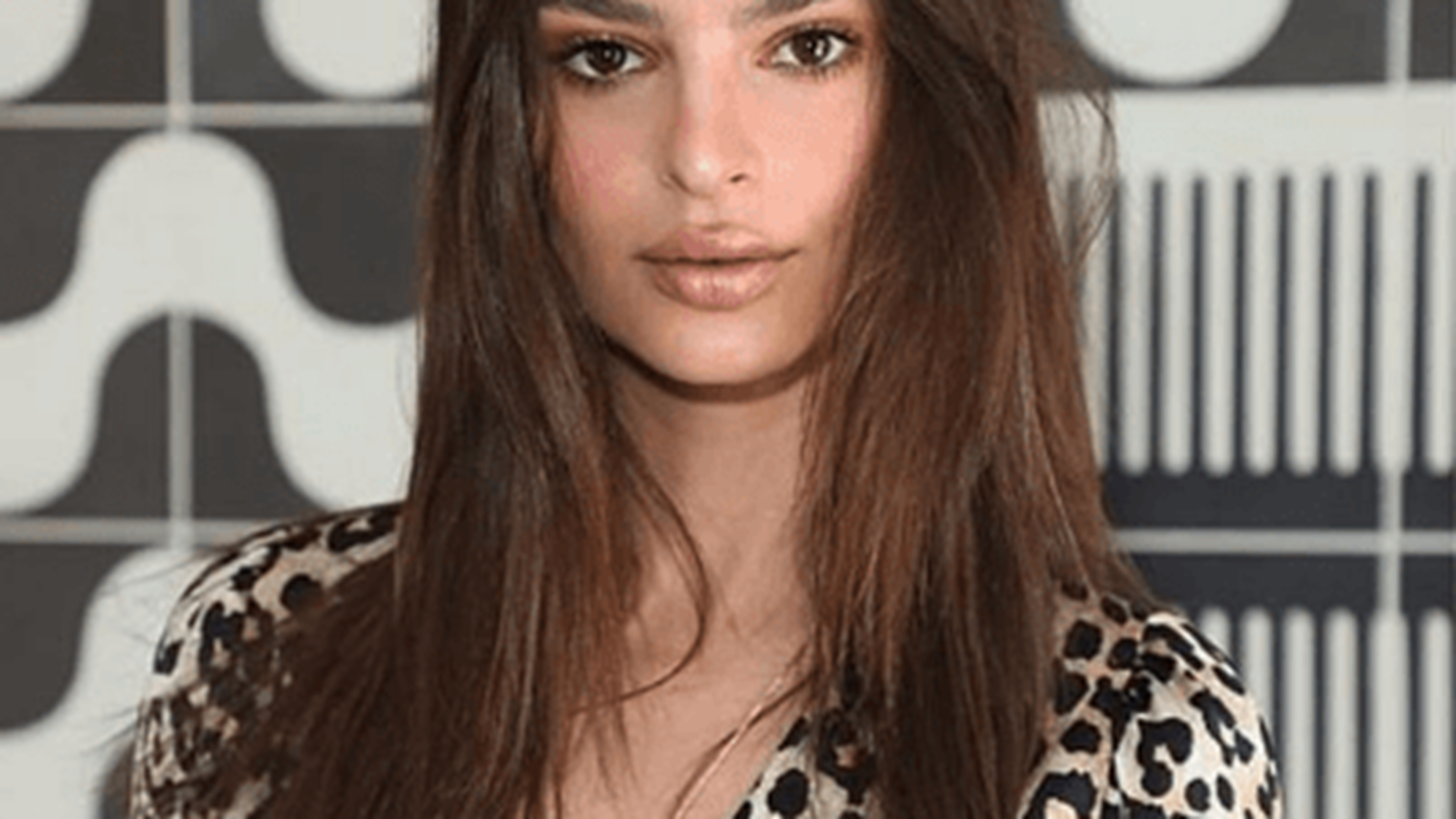 To Mango φόρεμα της Emily Ratajkowski κοστίζει λιγότερο από 30 ευρώ