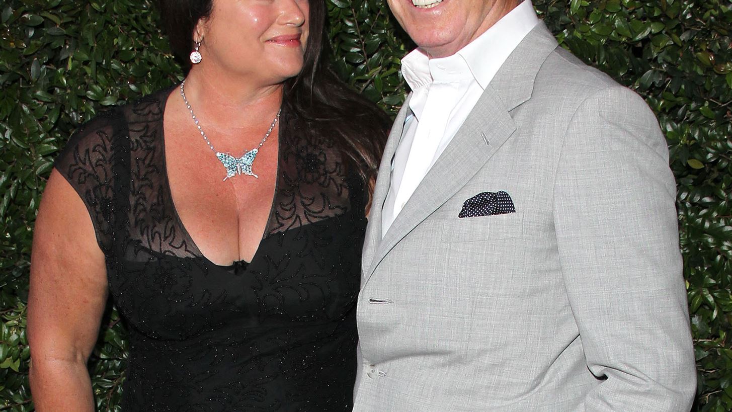 Pierce Brosnan | H &#x3C3;&#x3C0;&#x3AC;&#x3BD;&#x3B9;&#x3B1; &#x3C6;&#x3C9;&#x3C4;&#x3BF;&#x3B3;&#x3C1;&#x3B1;&#x3C6;&#x3AF;&#x3B1; &#x3C4;&#x3B7;&#x3C2; &#x3C3;&#x3C5;&#x3B6;&#x3CD;&#x3B3;&#x3BF;&#x3C5; &#x3C4;&#x3BF;&#x3C5; &#x3BA;&#x3B1;&#x3B9; &#x3B7; &#x3C1;&#x3BF;&#x3BC;&#x3B1;&#x3BD;&#x3C4;&#x3B9;&#x3BA;&#x3AE; &#x3B1;&#x3BD;&#x3AC;&#x3C1;&#x3C4;&#x3B7;&#x3C3;&#x3B7; &#x3B3;&#x3B9;&#x3B1; &#x3C4;&#x3B1; &#x3B3;&#x3B5;&#x3BD;&#x3AD;&#x3B8;&#x3BB;&#x3B9;&#x3AC; &#x3C4;&#x3B7;&#x3C2;