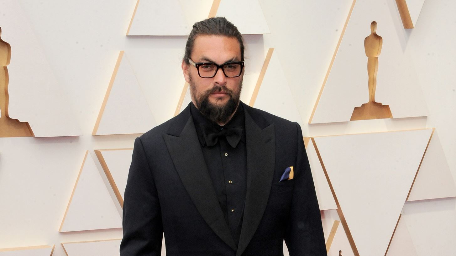 &#x3A4;&#x3BF; extreme make over &#x3C4;&#x3BF;&#x3C5; Jason Momoa &#x3B1;&#x3C0;&#x3CC; &#x3C4;&#x3BF; Baywatch &#x3BC;&#x3AD;&#x3C7;&#x3C1;&#x3B9; &#x3C4;&#x3BF; Aquaman