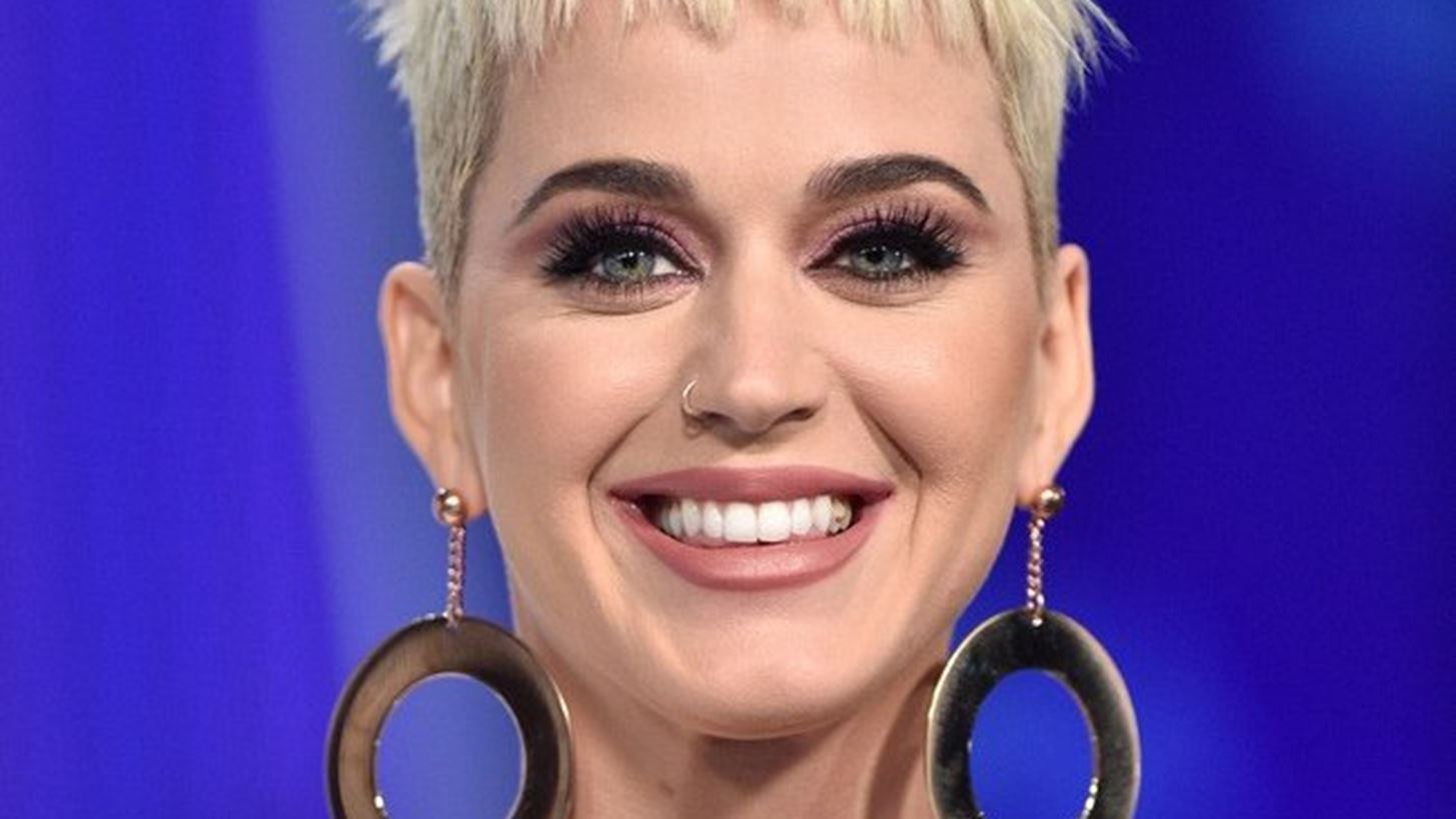 &#x397; Katy Perry &#x3B1;&#x3C0;&#x3AD;&#x3BA;&#x3C4;&#x3B7;&#x3C3;&#x3B5; &#x3C3;&#x3B5; &#x3AD;&#x3BD;&#x3B1; &#x3B2;&#x3C1;&#x3AC;&#x3B4;&#x3C5; &#x3BC;&#x3B1;&#x3CD;&#x3C1;&#x3B1; &#x3BC;&#x3B1;&#x3BA;&#x3C1;&#x3B9;&#x3AC; &#x3BC;&#x3B1;&#x3BB;&#x3BB;&#x3B9;&#x3AC;!
