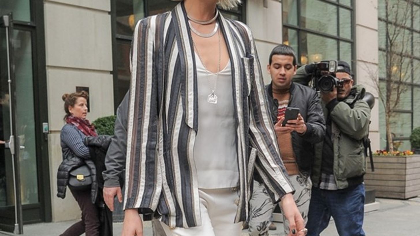 Cara Delevingne- Justin Bieber:&#x3A0;&#x3BF;&#x3CD; &#x3C4;&#x3BF;&#x3C5;&#x3C2; &#x3B5;&#x3BD;&#x3C4;&#x3CC;&#x3C0;&#x3B9;&#x3C3;&#x3B5; &#x3BF; &#x3C6;&#x3C9;&#x3C4;&#x3BF;&#x3B3;&#x3C1;&#x3B1;&#x3C6;&#x3B9;&#x3BA;&#x3CC;&#x3C2; &#x3C6;&#x3B1;&#x3BA;&#x3CC;&#x3C2;;