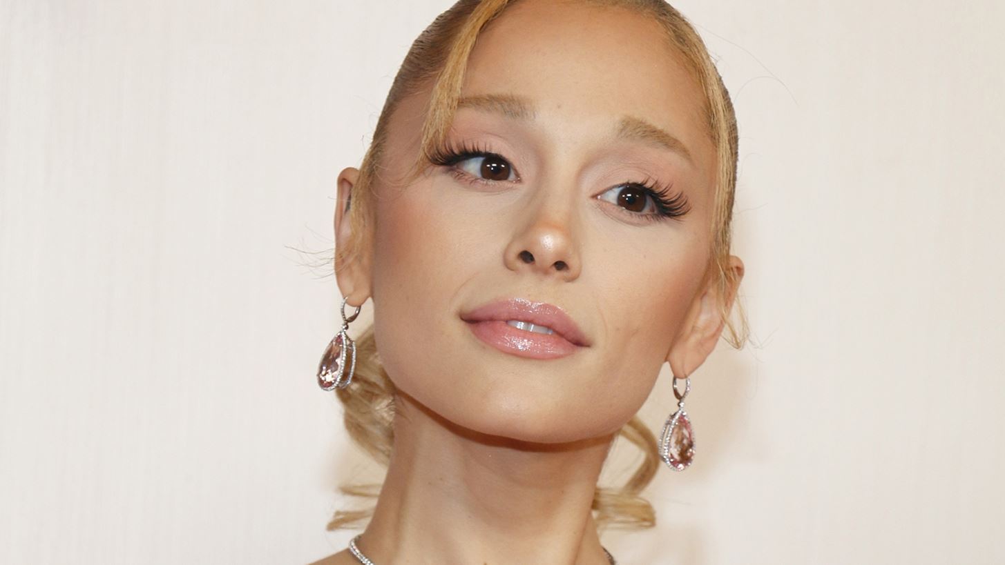 &#x397; Ariana Grande &#x3B6;&#x3B7;&#x3C4;&#x3AC; &#x3B1;&#x3C0;&#x3CC; &#x3C4;&#x3BF;&#x3C5;&#x3C2; &#x3B8;&#x3B1;&#x3C5;&#x3BC;&#x3B1;&#x3C3;&#x3C4;&#x3AD;&#x3C2; &#x3C4;&#x3B7;&#x3C2; &#x3BD;&#x3B1; &#x3C3;&#x3C4;&#x3B1;&#x3BC;&#x3B1;&#x3C4;&#x3AE;&#x3C3;&#x3BF;&#x3C5;&#x3BD; &#x3BD;&#x3B1; &#x3C3;&#x3C4;&#x3AD;&#x3BB;&#x3BD;&#x3BF;&#x3C5;&#x3BD; &#x3BC;&#x3B7;&#x3BD;&#x3CD;&#x3BC;&#x3B1;&#x3C4;&#x3B1; &#x3BC;&#x3AF;&#x3C3;&#x3BF;&#x3C5;&#x3C2;