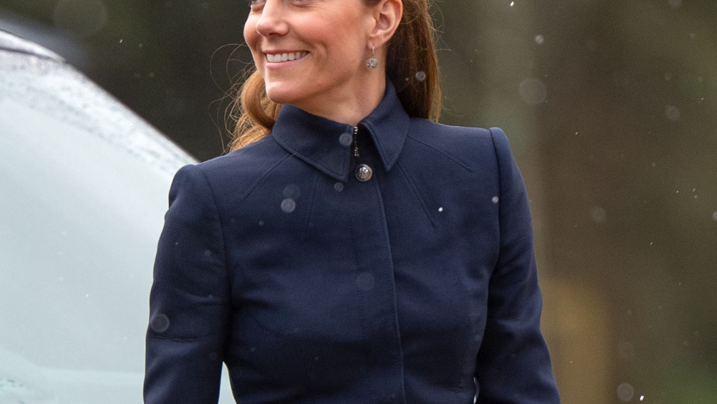 Kate Middleton: &#x397; &#x3BB;&#x3B5;&#x3C0;&#x3C4;&#x3BF;&#x3BC;&#x3AD;&#x3C1;&#x3B5;&#x3B9;&#x3B1; &#x3C0;&#x3BF;&#x3C5; &#x3B1;&#x3C0;&#x3BF;&#x3B3;&#x3B5;&#x3AF;&#x3C9;&#x3C3;&#x3B5; &#x3C4;&#x3BF; look &#x3C4;&#x3B7;&#x3C2;