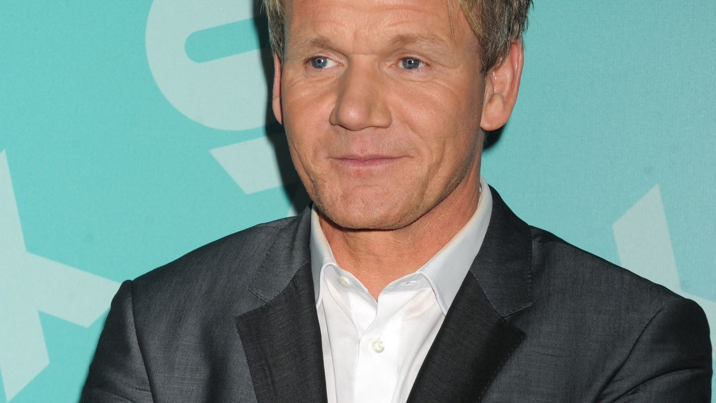 &#x39F; Gordon Ramsay &#x3B1;&#x3BD;&#x3B1;&#x3B6;&#x3B7;&#x3C4;&#x3AC; &#x3BD;&#x3B5;&#x3B1;&#x3C1;&#x3BF;&#x3CD;&#x3C2; &#x3BB;&#x3AC;&#x3C4;&#x3C1;&#x3B5;&#x3B9;&#x3C2; &#x3C4;&#x3BF;&#x3C5; &#x3C6;&#x3B1;&#x3B3;&#x3B7;&#x3C4;&#x3BF;&#x3CD; &#x3C0;&#x3BF;&#x3C5; &#x3B8;&#x3B1; &#x3C4;&#x3B1;&#x3BE;&#x3B9;&#x3B4;&#x3B5;&#x3CD;&#x3BF;&#x3C5;&#x3BD; &#x3C3;&#x3B5; &#x3CC;&#x3BB;&#x3BF; &#x3C4;&#x3BF;&#x3BD; &#x3BA;&#x3CC;&#x3C3;&#x3BC;&#x3BF; &#x3B3;&#x3B9;&#x3B1; &#x3C4;&#x3B7; &#x3BD;&#x3AD;&#x3B1; &#x3C4;&#x3BF;&#x3C5; &#x3C4;&#x3B7;&#x3BB;&#x3B5;&#x3BF;&#x3C0;&#x3C4;&#x3B9;&#x3BA;&#x3AE; &#x3C3;&#x3B5;&#x3B9;&#x3C1;&#x3AC;