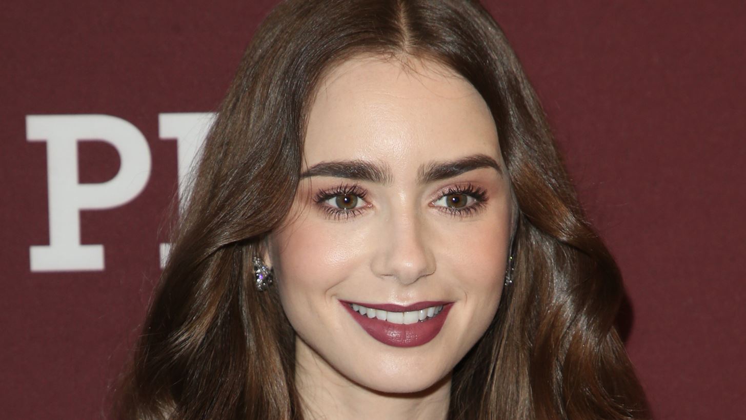 &#x38C;&#x3C4;&#x3B1;&#x3BD; &#x3B7; Lily Collins &#x3AC;&#x3C1;&#x3C0;&#x3B1;&#x3BE;&#x3B5; &#x3B1;&#x3C0;&#x3CC; &#x3C4;&#x3B7;&#x3BD; &#x3C0;&#x3C1;&#x3B9;&#x3B3;&#x3BA;&#x3AF;&#x3C0;&#x3B9;&#x3C3;&#x3C3;&#x3B1; Diana &#x3BC;&#x3AF;&#x3B1; &#x3B1;&#x3BD;&#x3B8;&#x3BF;&#x3B4;&#x3AD;&#x3C3;&#x3BC;&#x3B7; (&#x3C6;&#x3C9;&#x3C4;&#x3BF;)