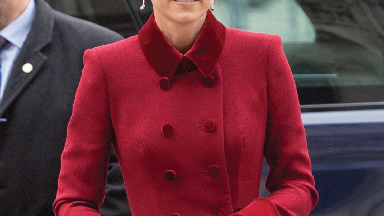 &#x3A4;&#x3AF; &#x3BA;&#x3BF;&#x3C5;&#x3B2;&#x3B1;&#x3BB;&#x3AC;&#x3B5;&#x3B9; &#x3C3;&#x3C4;&#x3B7;&#x3BD; &#x3C4;&#x3C3;&#x3AC;&#x3BD;&#x3C4;&#x3B1; &#x3C4;&#x3B7;&#x3C2; &#x3B7; Kate Middleton;