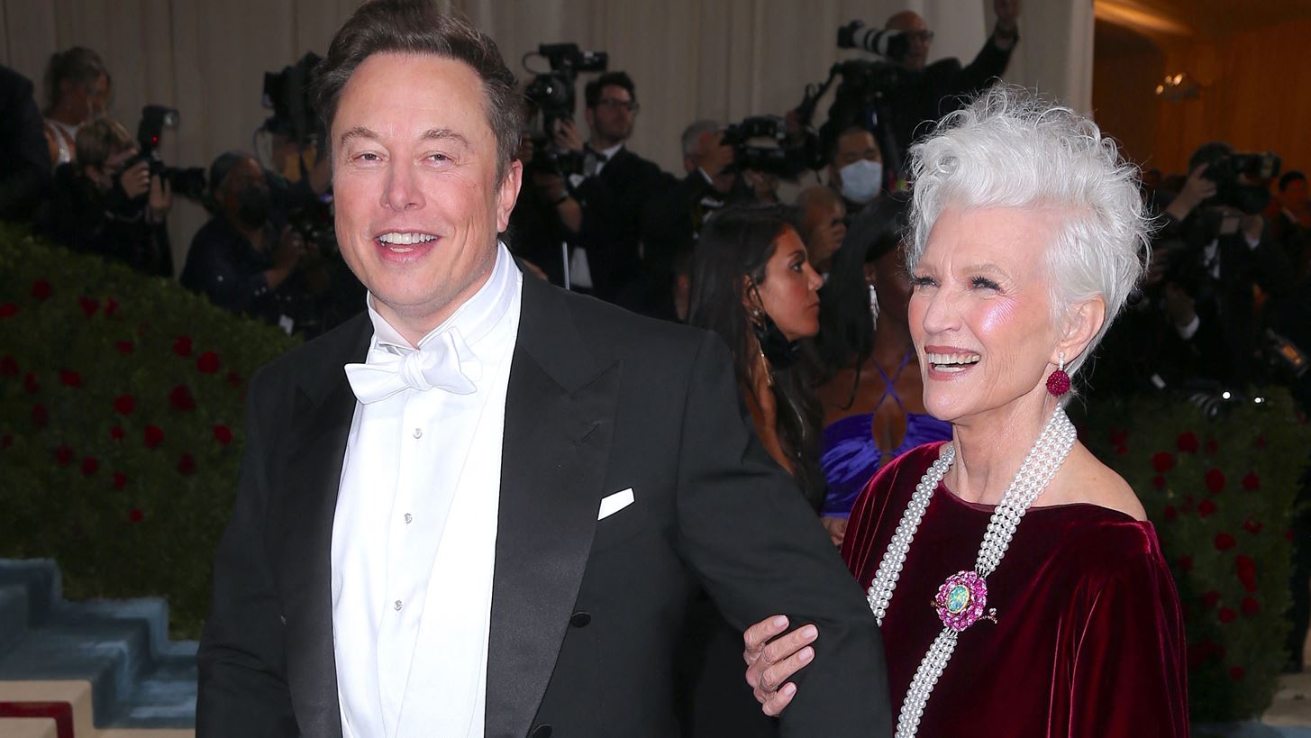 Maye Musk | &#x397; &#x3BC;&#x3B7;&#x3C4;&#x3AD;&#x3C1;&#x3B1; &#x3C4;&#x3BF;&#x3C5; Elon Musk &#x3B1;&#x3C0;&#x3BF;&#x3BB;&#x3B1;&#x3BC;&#x3B2;&#x3AC;&#x3BD;&#x3B5;&#x3B9; &#x3C4;&#x3B7; &#x3B8;&#x3AD;&#x3B1; &#x3C4;&#x3B7;&#x3C2; &#x3C3;&#x3C4;&#x3B7; &#x3A3;&#x3B1;&#x3BD;&#x3C4;&#x3BF;&#x3C1;&#x3AF;&#x3BD;&#x3B7;