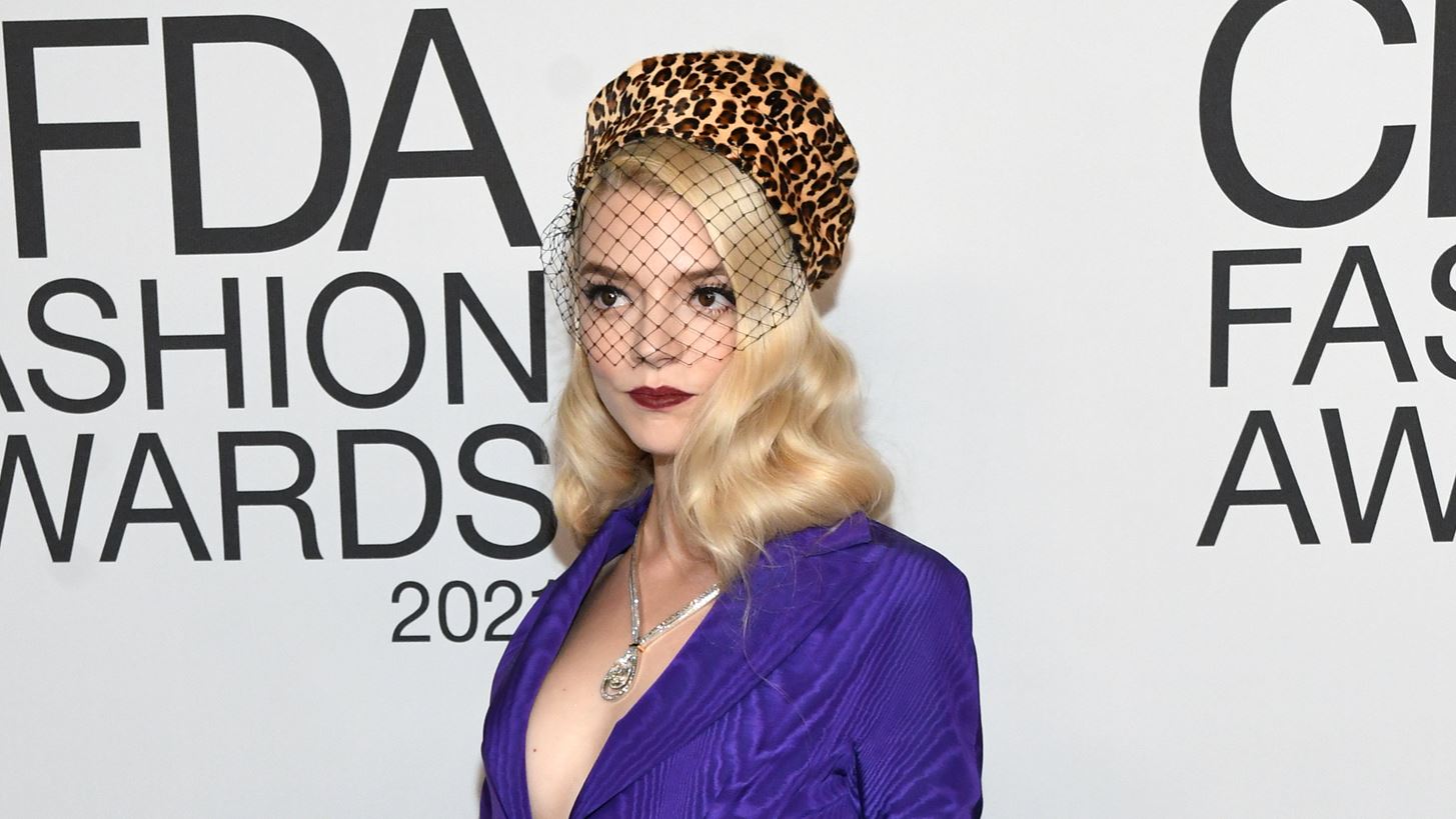 Anya Taylor-Joy: &quot;&#x395;&#x3AF;&#x3C7;&#x3B1; &#x3B4;&#x3B5;&#x3C7;&#x3C4;&#x3B5;&#x3AF; &#x3C0;&#x3BF;&#x3BB;&#x3CD; bullying &#x3CC;&#x3C4;&#x3B1;&#x3BD; &#x3AE;&#x3BC;&#x3BF;&#x3C5;&#x3BD; &#x3BC;&#x3B9;&#x3BA;&#x3C1;&#x3AE;&quot;