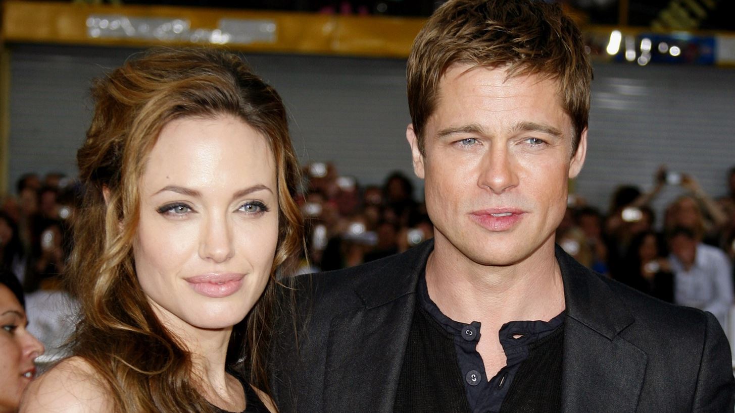 Angelina Jolie | &#x397; &#x3C0;&#x3C1;&#x3CE;&#x3C4;&#x3B7; &#x3BD;&#x3AF;&#x3BA;&#x3B7; &#x3C3;&#x3C4;&#x3B7; &#x3B4;&#x3B9;&#x3BA;&#x3B1;&#x3C3;&#x3C4;&#x3B9;&#x3BA;&#x3AE; &#x3C4;&#x3B7;&#x3C2; &#x3B4;&#x3B9;&#x3B1;&#x3BC;&#x3AC;&#x3C7;&#x3B7; &#x3BC;&#x3B5; &#x3C4;&#x3BF;&#x3BD; Brad Pitt