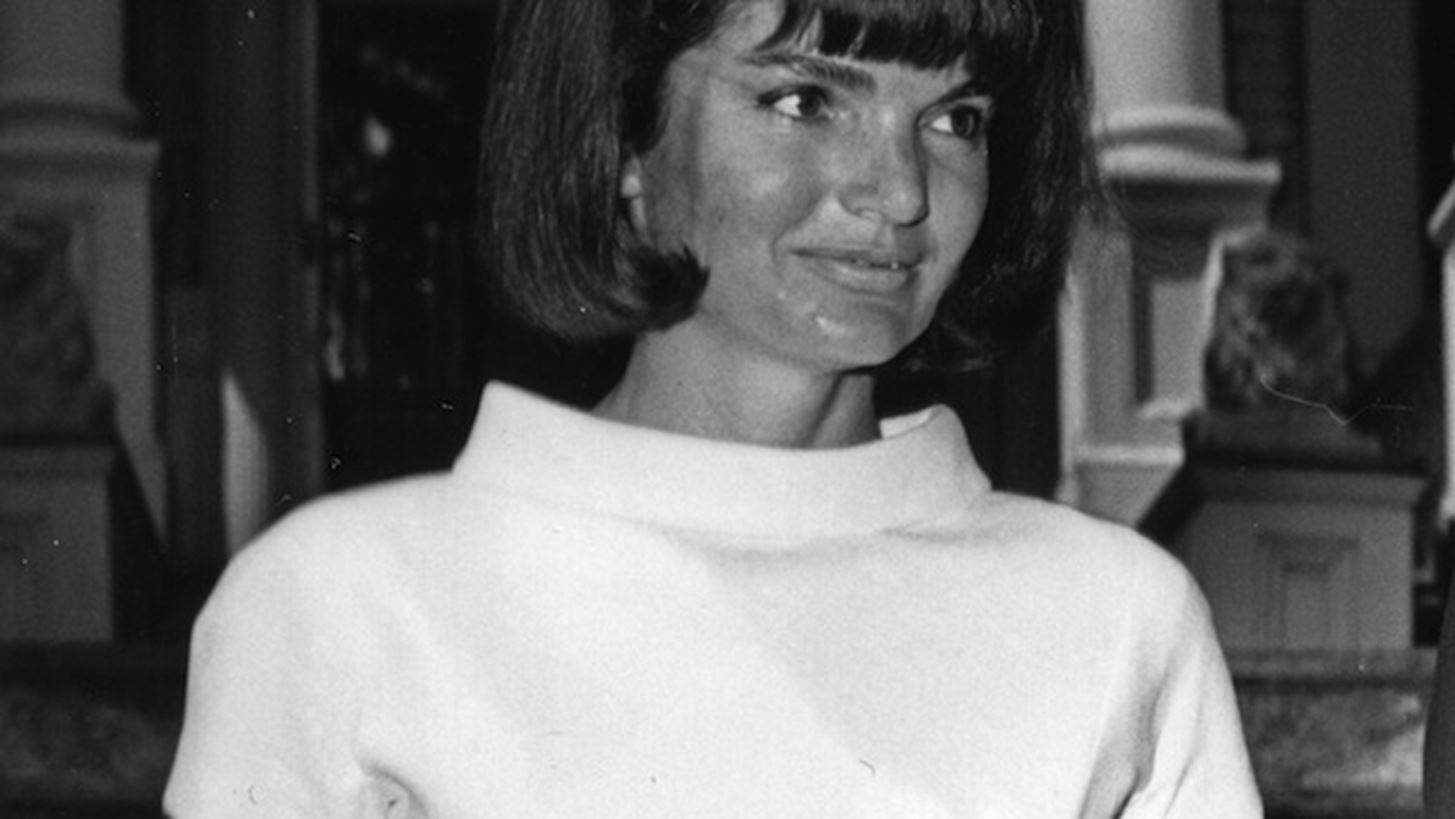 &#x3A4;&#x3BF; &#x3B4;&#x3B9;&#x3AC;&#x3C3;&#x3B7;&#x3BC;o Cartier &#x3C1;&#x3BF;&#x3BB;&#x3CC;&#x3B9; &#x3C4;&#x3B7;&#x3C2; Jackie Kennedy &#x3C0;&#x3C9;&#x3BB;&#x3B5;&#x3AF;&#x3C4;&#x3B1;&#x3B9; &#x3C3;&#x3B5; &#x3B4;&#x3B7;&#x3BC;&#x3BF;&#x3C0;&#x3C1;&#x3B1;&#x3C3;&#x3AF;&#x3B1;