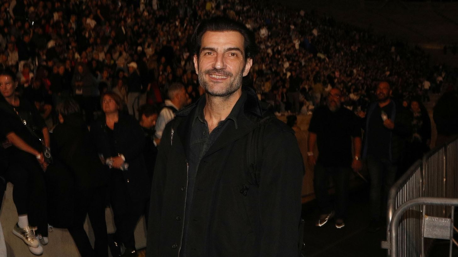 &#x39F; &#x39D;&#x3AF;&#x3BA;&#x3BF;&#x3C2; &#x39A;&#x3BF;&#x3C5;&#x3C1;&#x3AE;&#x3C2; &#x3BC;&#x3B5; &#x3C4;&#x3BF;&#x3BD; &#x3B3;&#x3B9;&#x3BF; &#x3C4;&#x3BF;&#x3C5;, &#x3A0;&#x3AD;&#x3C4;&#x3C1;&#x3BF;, &#x3C3;&#x3C4;&#x3B7; &#x3C3;&#x3C5;&#x3BD;&#x3B1;&#x3C5;&#x3BB;&#x3AF;&#x3B1; &#x3C4;&#x3BF;&#x3C5; Robbie Williams &#x3C3;&#x3C4;&#x3BF; &#x39A;&#x3B1;&#x3BB;&#x3BB;&#x3B9;&#x3BC;&#x3AC;&#x3C1;&#x3BC;&#x3B1;&#x3C1;&#x3BF; | &#x397; &#x3C3;&#x3C0;&#x3AC;&#x3BD;&#x3B9;&#x3B1; &#x3BF;&#x3B9;&#x3BA;&#x3BF;&#x3B3;&#x3B5;&#x3BD;&#x3B5;&#x3B9;&#x3B1;&#x3BA;&#x3AE; &#x3B5;&#x3BC;&#x3C6;&#x3AC;&#x3BD;&#x3B9;&#x3C3;&#x3B7;