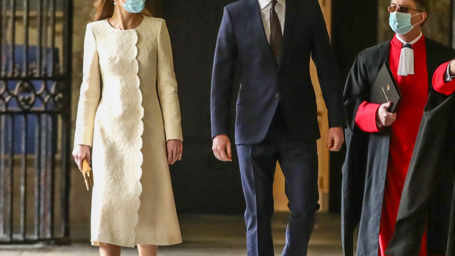 Kate Middleton | &#x39C;&#x3B5; &#x3BB;&#x3B5;&#x3C5;&#x3BA;&#x3CC; outfit &#x3C3;&#x3C4;&#x3B7;&#x3BD; &#x3B5;&#x3BA;&#x3BA;&#x3BB;&#x3B7;&#x3C3;&#x3AF;&#x3B1; &#x3CC;&#x3C0;&#x3BF;&#x3C5; &#x3B5;&#x3AF;&#x3C7;&#x3B5; &#x3B3;&#x3AF;&#x3BD;&#x3B5;&#x3B9; &#x3BF; &#x3B3;&#x3AC;&#x3BC;&#x3BF;&#x3C2; &#x3C4;&#x3B7;&#x3C2;