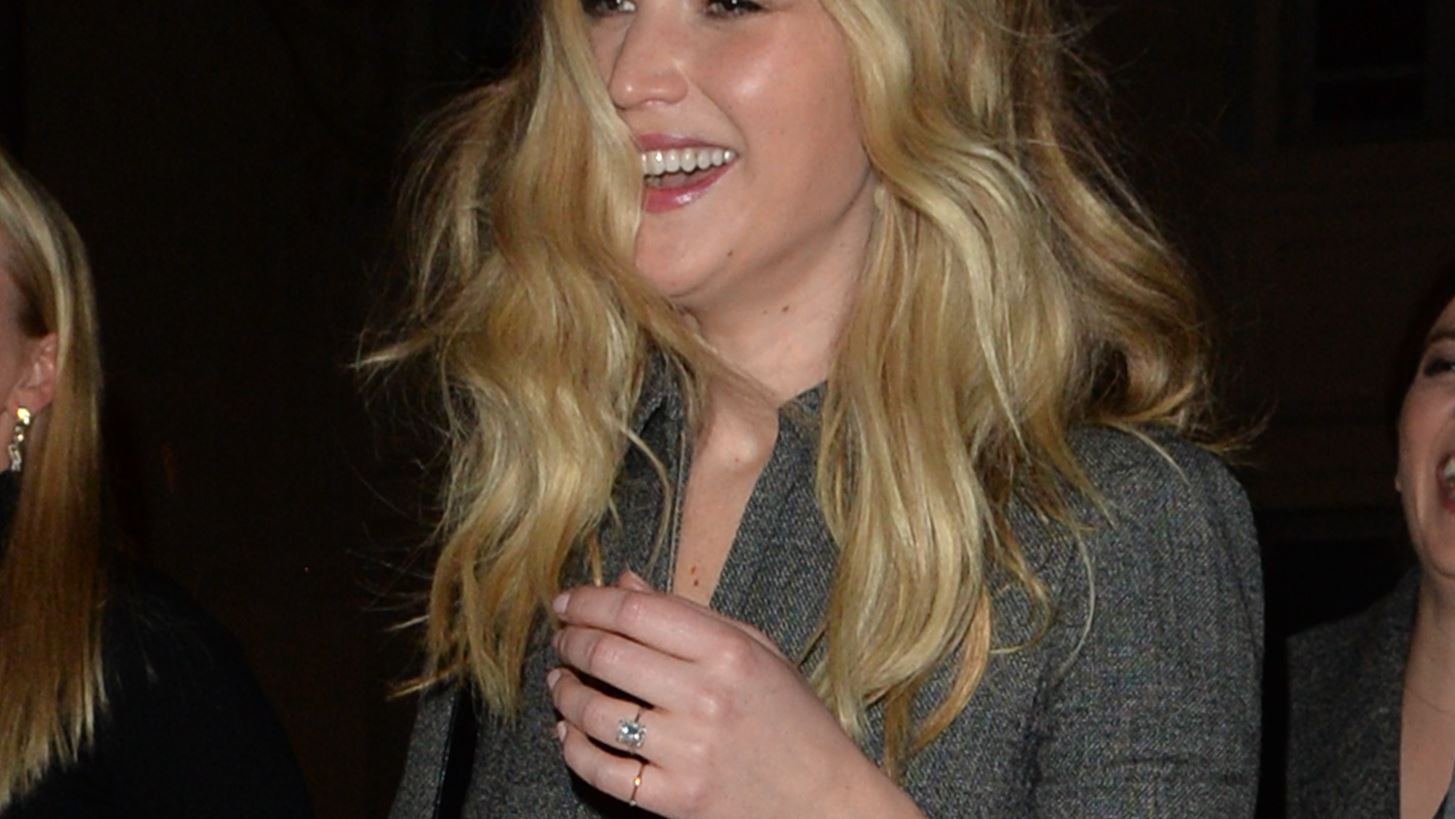 #GirlsNightOut | H Jennifer Lawrence &#x3BA;&#x3B1;&#x3B9; &#x3B7; Adele &#x3BD;&#x3C5;&#x3C7;&#x3C4;&#x3BF;&#x3C0;&#x3B5;&#x3C1;&#x3C0;&#x3AC;&#x3C4;&#x3B7;&#x3C3;&#x3B1;&#x3BD; &#x3C3;&#x3C4;&#x3B7; &#x39D;&#x3AD;&#x3B1; &#x3A5;&#x3CC;&#x3C1;&#x3BA;&#x3B7;