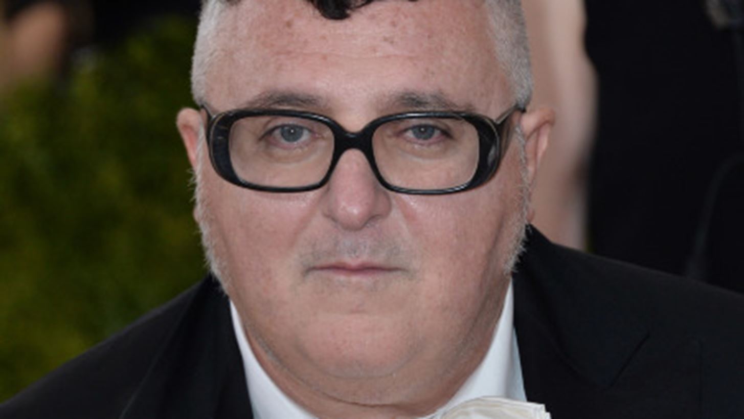 O Alber Elbaz &#x3C3;&#x3C5;&#x3BD;&#x3B5;&#x3C1;&#x3B3;&#x3AC;&#x3B6;&#x3B5;&#x3C4;&#x3B1;&#x3B9; &#x3BC;&#x3B5; &#x3C4;&#x3B7;&#x3BD; Converse &#x3BA;&#x3B1;&#x3B9; &#x3B1;&#x3BD;&#x3C5;&#x3C0;&#x3BF;&#x3BC;&#x3BF;&#x3BD;&#x3BF;&#x3CD;&#x3BC;&#x3B5; &#x3B3;&#x3B9;&#x3B1; &#x3C4;&#x3BF; &#x3B1;&#x3C0;&#x3BF;&#x3C4;&#x3AD;&#x3BB;&#x3B5;&#x3C3;&#x3BC;&#x3B1;