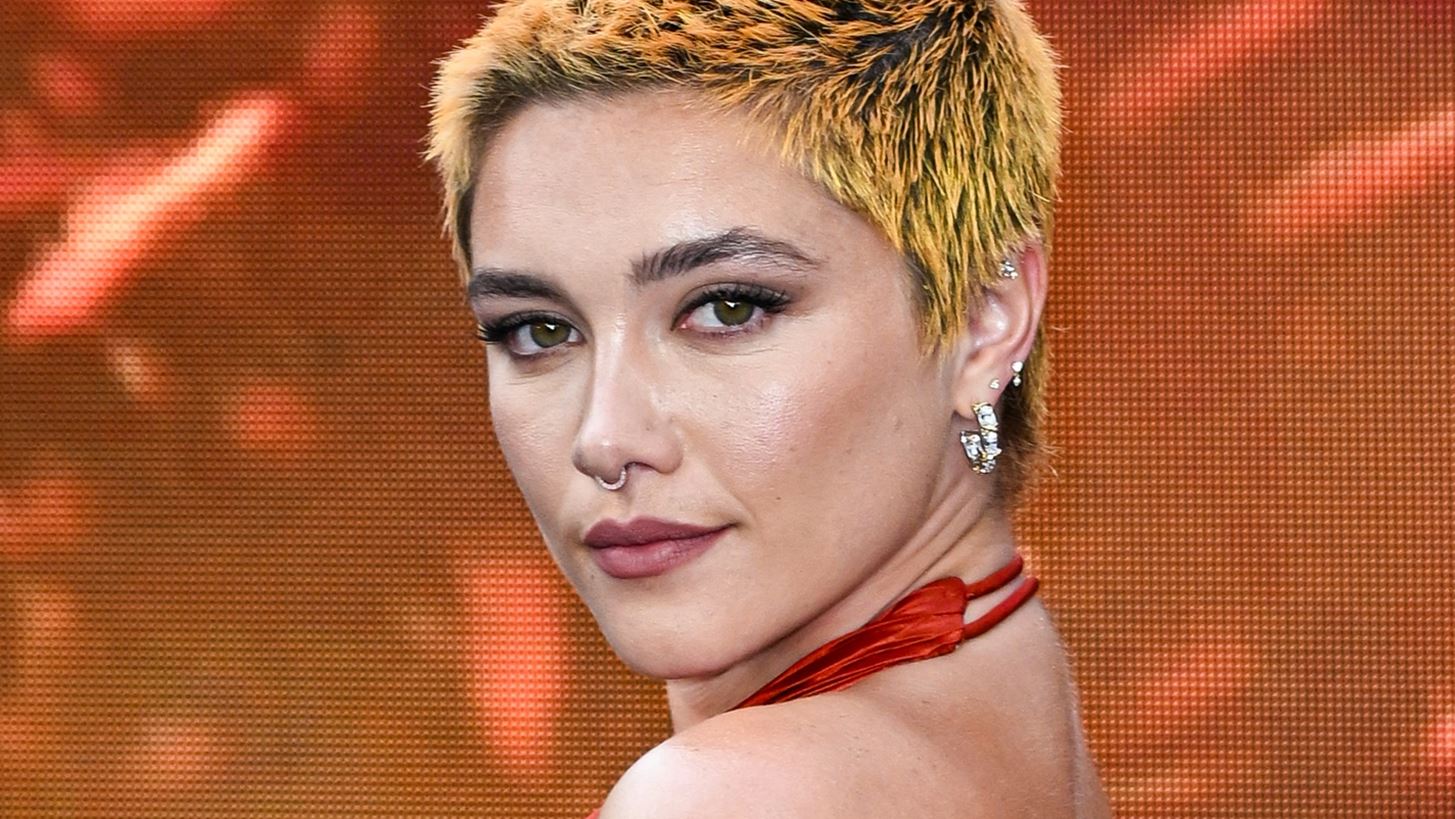 Florence Pugh | Οι διακοπές στην Κρήτη και η λατρεία για το τζατζίκι
