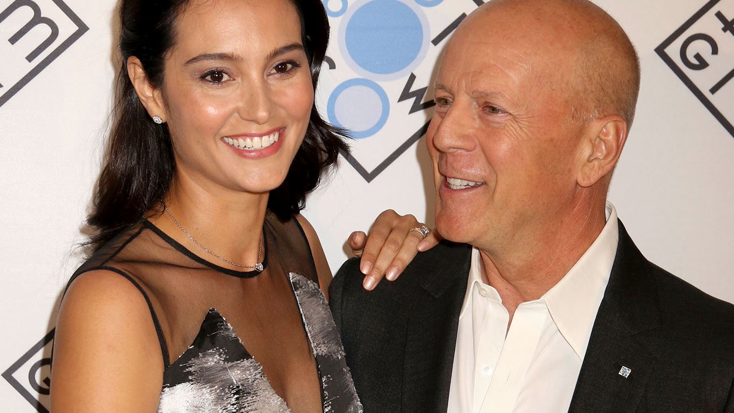 Bruce Willis-Emma Heming | &#x397; &#x3C6;&#x3C9;&#x3C4;&#x3BF; &#x3BC;&#x3B5; &#x3C4;&#x3B7;&#x3BD; &#x3BA;&#x3CC;&#x3C1;&#x3B7; &#x3C4;&#x3BF;&#x3C5;&#x3C2; &#x3BB;&#x3AF;&#x3B3;&#x3B5;&#x3C2; &#x3BC;&#x3AD;&#x3C1;&#x3B5;&#x3C2; &#x3BC;&#x3B5;&#x3C4;&#x3AC; &#x3C4;&#x3B7;&#x3BD; &#x3B1;&#x3BD;&#x3B1;&#x3BA;&#x3BF;&#x3AF;&#x3BD;&#x3C9;&#x3C3;&#x3B7; &#x3B3;&#x3B9;&#x3B1; &#x3C4;&#x3B7;&#x3BD; &#x3B1;&#x3C6;&#x3B1;&#x3C3;&#x3AF;&#x3B1;