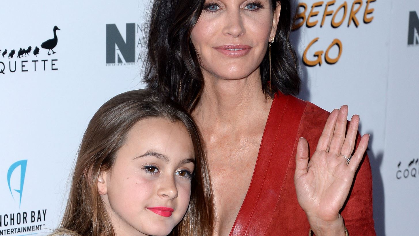 &#x397; Courteney Cox &#x3B1;&#x3C6;&#x3AE;&#x3BD;&#x3B5;&#x3B9; &#x3C4;&#x3B7;&#x3BD; 15&#x3C7;&#x3C1;&#x3BF;&#x3BD;&#x3B7; &#x3BA;&#x3CC;&#x3C1;&#x3B7; &#x3C4;&#x3B7;&#x3C2; &#x3BD;&#x3B1; &#x3BA;&#x3AC;&#x3BD;&#x3B5;&#x3B9; &#x3C4;&#x3BF; &#x3BC;&#x3B1;&#x3BA;&#x3B9;&#x3B3;&#x3B9;&#x3AC;&#x3B6; &#x3C4;&#x3B7;&#x3C2;
