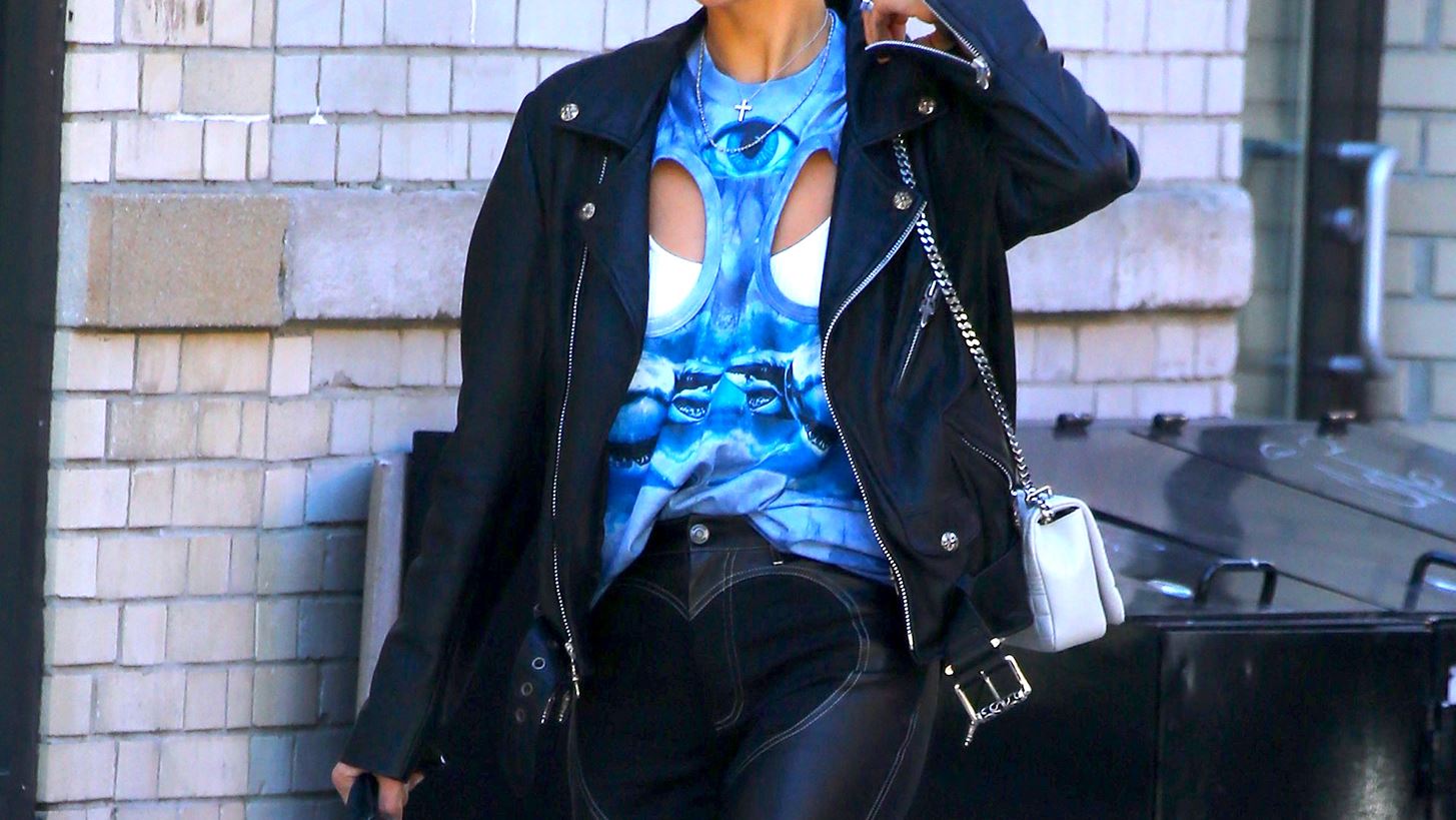 Η Irina Shayk υιοθέτησε ένα από τα μεγαλύτερα fashion trends της σεζόν