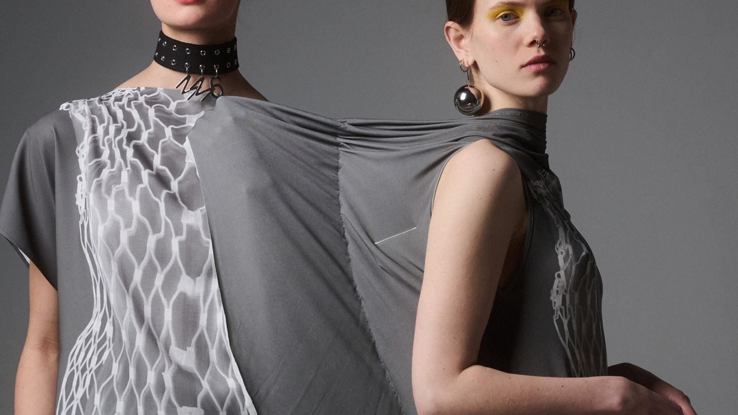 &#x397; &#x3BA;&#x3B1;&#x3BC;&#x3C0;&#x3AC;&#x3BD;&#x3B9;&#x3B1; &#x3C4;&#x3BF;&#x3C5; Studio Avra &#x3B3;&#x3B9;&#x3B1; &#x3C4;&#x3B7;&#x3BD; MM6 Spring-Summer 2023