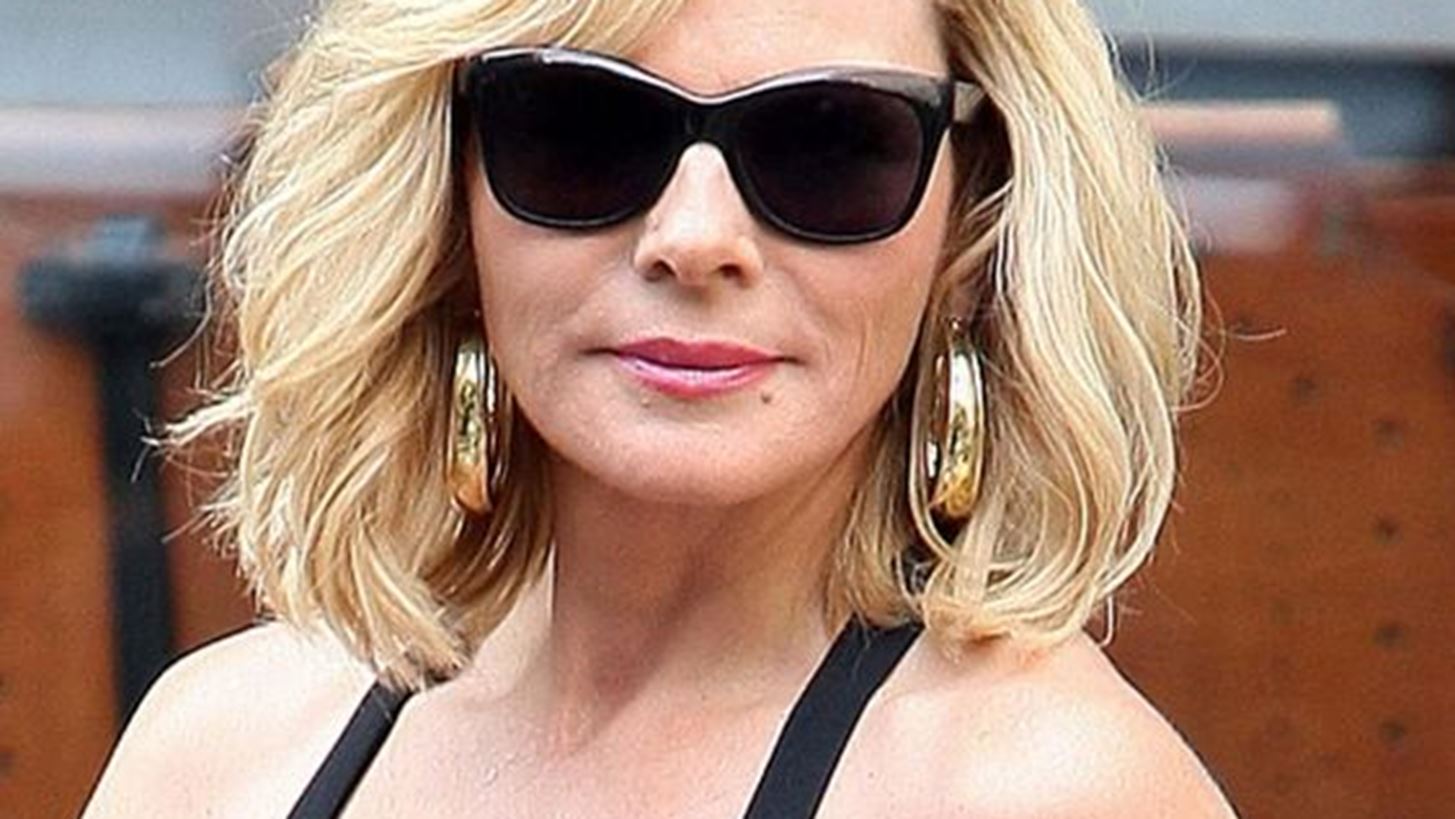 Kim Cattrall | &#x3A4;&#x3BF; &#x3B5;&#x3C0;&#x3C4;&#x3B1;&#x3C8;&#x3AE;&#x3C6;&#x3B9;&#x3BF; &#x3C0;&#x3BF;&#x3C3;&#x3CC; &#x3BA;&#x3B1;&#x3B9; &#x3BF;&#x3B9; &#x3B1;&#x3C0;&#x3B1;&#x3B9;&#x3C4;&#x3AE;&#x3C3;&#x3B5;&#x3B9;&#x3C2; &#x3C4;&#x3B7;&#x3C2; &#x3B7;&#x3B8;&#x3BF;&#x3C0;&#x3BF;&#x3B9;&#x3BF;&#x3CD; &#x3B3;&#x3B9;&#x3B1; &#x3BD;&#x3B1; &#x3B5;&#x3BC;&#x3C6;&#x3B1;&#x3BD;&#x3B9;&#x3C3;&#x3C4;&#x3B5;&#x3AF; &#x3C3;&#x3C4;&#x3BF; &quot;And Just Like That...&quot;