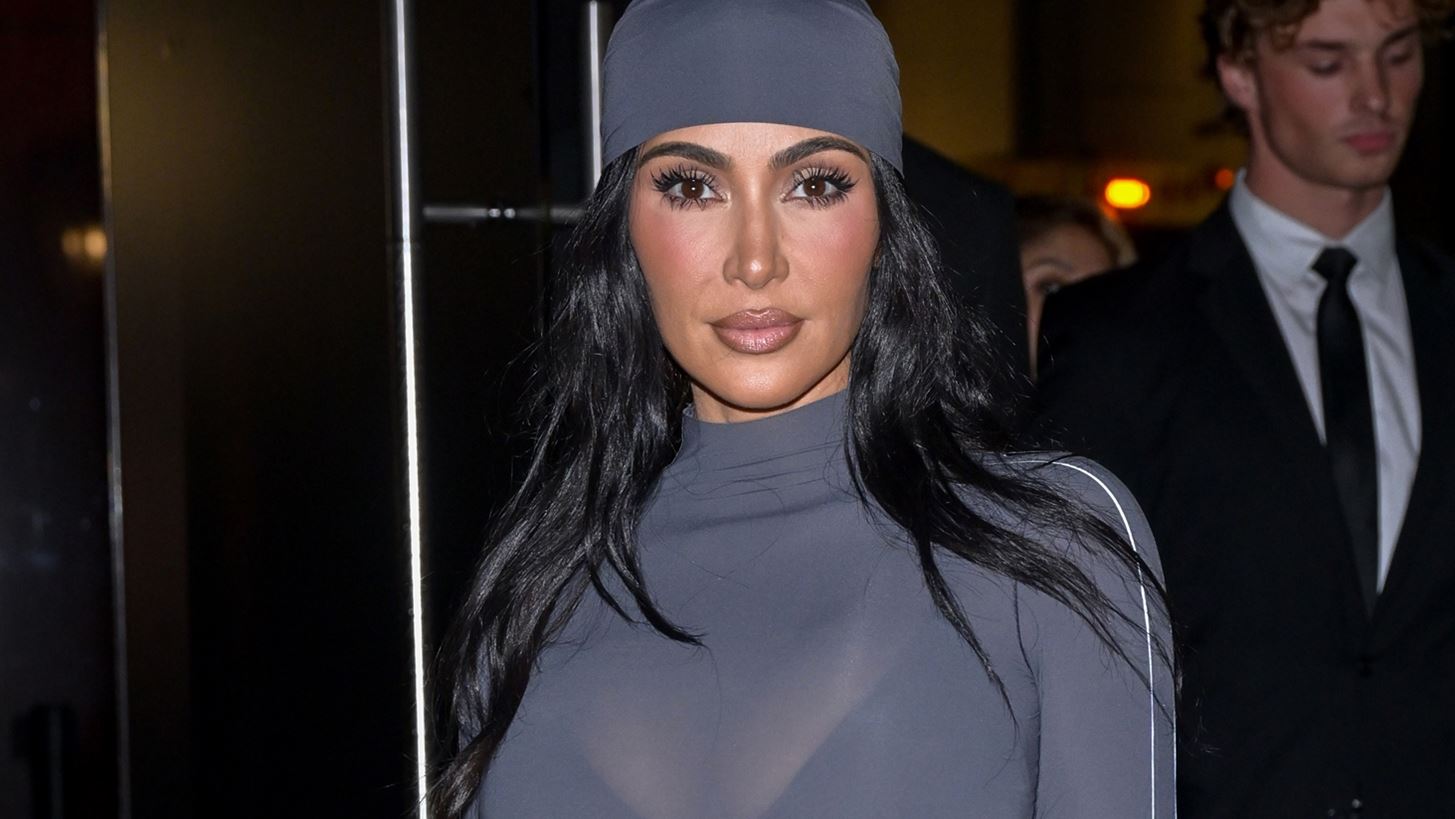 Kim Kardashian | &#x39A;&#x3B1;&#x3B9; &#x3C4;&#x3B9; &#x3C0;&#x3B5;&#x3B9;&#x3C1;&#x3AC;&#x3B6;&#x3B5;&#x3B9; &#x3C0;&#x3BF;&#x3C5; &#x3BF; &quot;&#x3B8;&#x3AC;&#x3BC;&#x3BD;&#x3BF;&#x3C2;&quot; &#x3C4;&#x3B7;&#x3C2; &#x3AD;&#x3B3;&#x3B9;&#x3BD;&#x3B5; sold out;