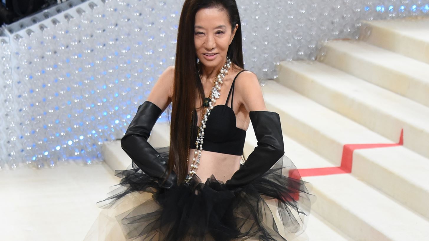Vera Wang | &#x397; &#x3C6;&#x3C9;&#x3C4;&#x3BF;&#x3B3;&#x3C1;&#x3B1;&#x3C6;&#x3AF;&#x3B1; &#x3C0;&#x3BF;&#x3C5; &#x3B4;&#x3B7;&#x3BC;&#x3BF;&#x3C3;&#x3AF;&#x3B5;&#x3C5;&#x3C3;&#x3B5; &#x3B3;&#x3B9;&#x3B1; &#x3C4;&#x3B1; &#x3B3;&#x3B5;&#x3BD;&#x3AD;&#x3B8;&#x3BB;&#x3B9;&#x3AC; &#x3C4;&#x3B7;&#x3C2; &#x3B4;&#x3B5;&#x3BD; &#x3AE;&#x3C4;&#x3B1;&#x3BD; &#x3B1;&#x3C5;&#x3C4;&#x3AE; &#x3C0;&#x3BF;&#x3C5; &#x3C0;&#x3B5;&#x3C1;&#x3AF;&#x3BC;&#x3B5;&#x3BD;&#x3B1;&#x3BD; &#x3BF;&#x3B9; followers &#x3C4;&#x3B7;&#x3C2;