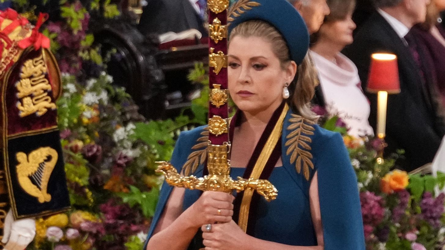 Penny Mordaunt: &#x3C4;&#x3BF; &#x3C0;&#x3C1;&#x3CC;&#x3C3;&#x3C9;&#x3C0;&#x3BF; &#x3C0;&#x3BF;&#x3C5; &#x3AD;&#x3BB;&#x3B1;&#x3BC;&#x3C8;&#x3B5; &#x3C3;&#x3C4;&#x3B7; &#x3A3;&#x3C4;&#x3AD;&#x3C8;&#x3B7; &#x3C0;&#x3AE;&#x3C1;&#x3B5; &#x3C4;&#x3B7;&#x3BD; &#x3B5;&#x3BA;&#x3B4;&#x3AF;&#x3BA;&#x3B7;&#x3C3;&#x3AE; &#x3C4;&#x3B7;&#x3C2;