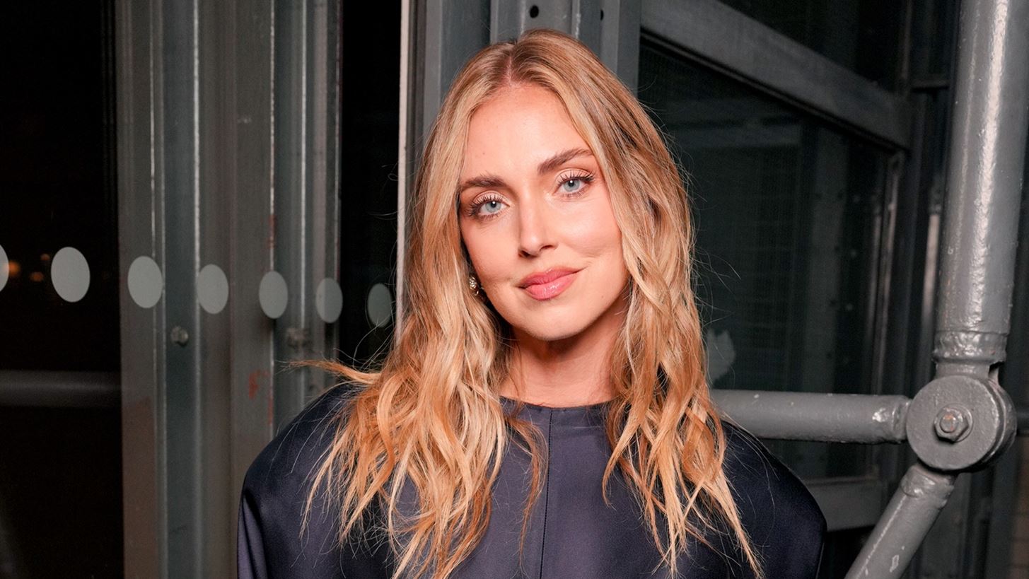 Chiara Ferragni | &#x391;&#x3BD;&#x3C4;&#x3B9;&#x3BC;&#x3AD;&#x3C4;&#x3C9;&#x3C0;&#x3B7; &#x3BC;&#x3B5; &#x3C3;&#x3BA;&#x3BB;&#x3B7;&#x3C1;&#x3AE; &#x3C0;&#x3BF;&#x3B9;&#x3BD;&#x3AE; &#x3C6;&#x3C5;&#x3BB;&#x3AC;&#x3BA;&#x3B9;&#x3C3;&#x3B7;&#x3C2; &#x3B3;&#x3B9;&#x3B1; &#x3C4;&#x3BF; &#x3C3;&#x3BA;&#x3AC;&#x3BD;&#x3B4;&#x3B1;&#x3BB;&#x3BF; Pandoro - &#x397; &#x3C0;&#x3C1;&#x3CE;&#x3C4;&#x3B7; &#x3C4;&#x3B7;&#x3C2; &#x3B1;&#x3C0;&#x3AC;&#x3BD;&#x3C4;&#x3B7;&#x3C3;&#x3B7;