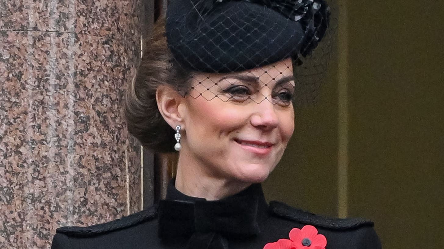 Kate Middleton | &#x3A4;&#x3BF; &#x3C3;&#x3C7;&#x3CC;&#x3BB;&#x3B9;&#x3BF; &#x392;&#x3C1;&#x3B5;&#x3C4;&#x3B1;&#x3BD;&#x3AE;&#x3C2; &#x3C0;&#x3B1;&#x3C1;&#x3BF;&#x3C5;&#x3C3;&#x3B9;&#x3AC;&#x3C3;&#x3C4;&#x3C1;&#x3B9;&#x3B1;&#x3C2; &#x3C0;&#x3BF;&#x3C5; &#x3C0;&#x3C1;&#x3BF;&#x3BA;&#x3AC;&#x3BB;&#x3B5;&#x3C3;&#x3B5; &#x3BF;&#x3C1;&#x3B3;&#x3AE;
